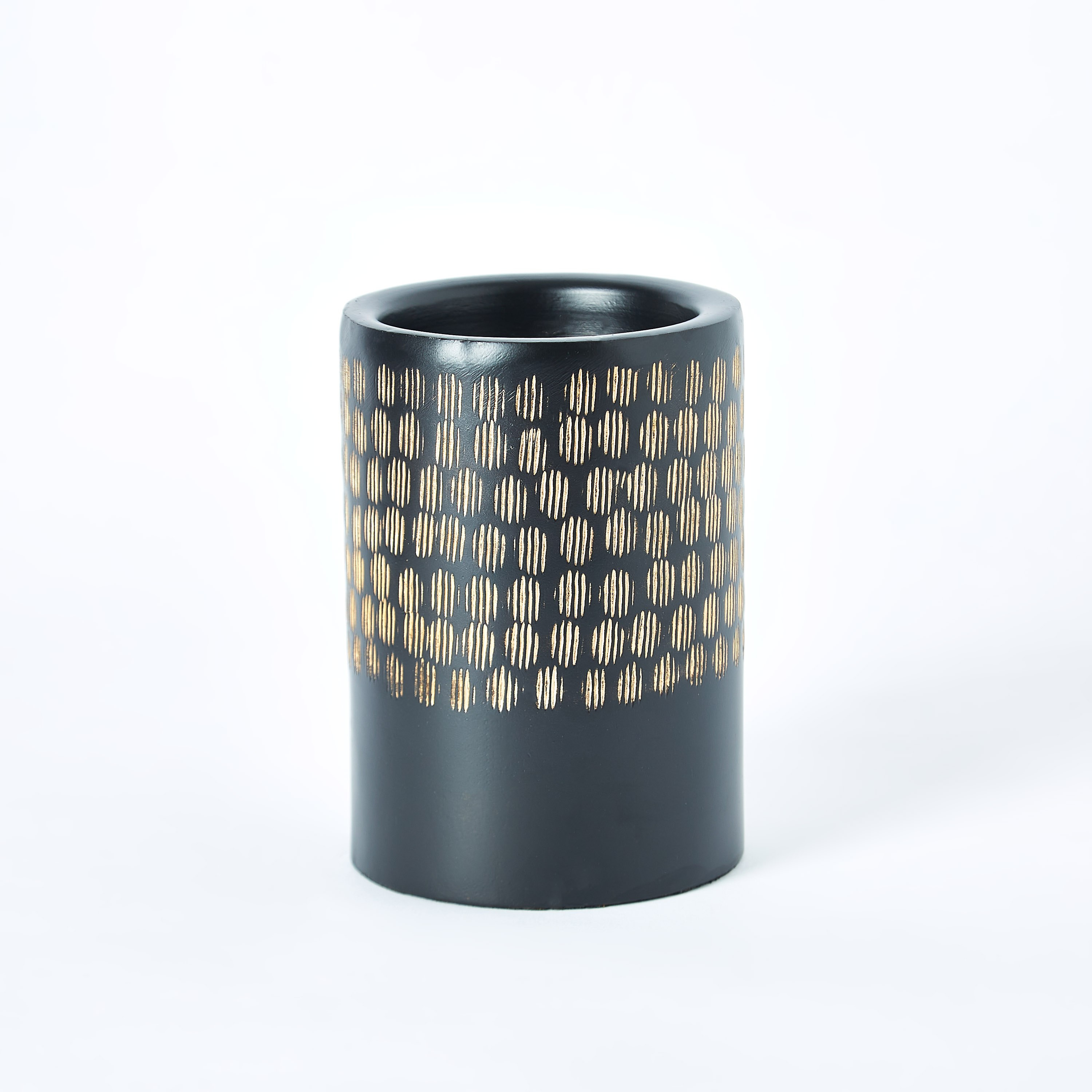 حامل شموع فولك صغير مطروق معدني ذهبي من أمايا-hbxlivingroom-decorandaccessories-candleholders-image-5