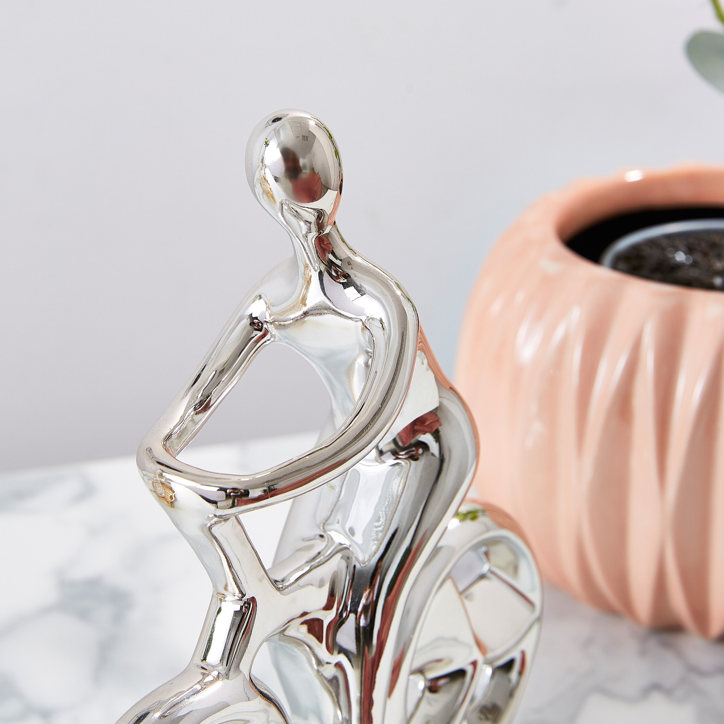 قطعة ديكور سيراميك بتصميم قائد دراجة من دوق-hbxhomeware-homedecor-figurinesandornaments-image-3