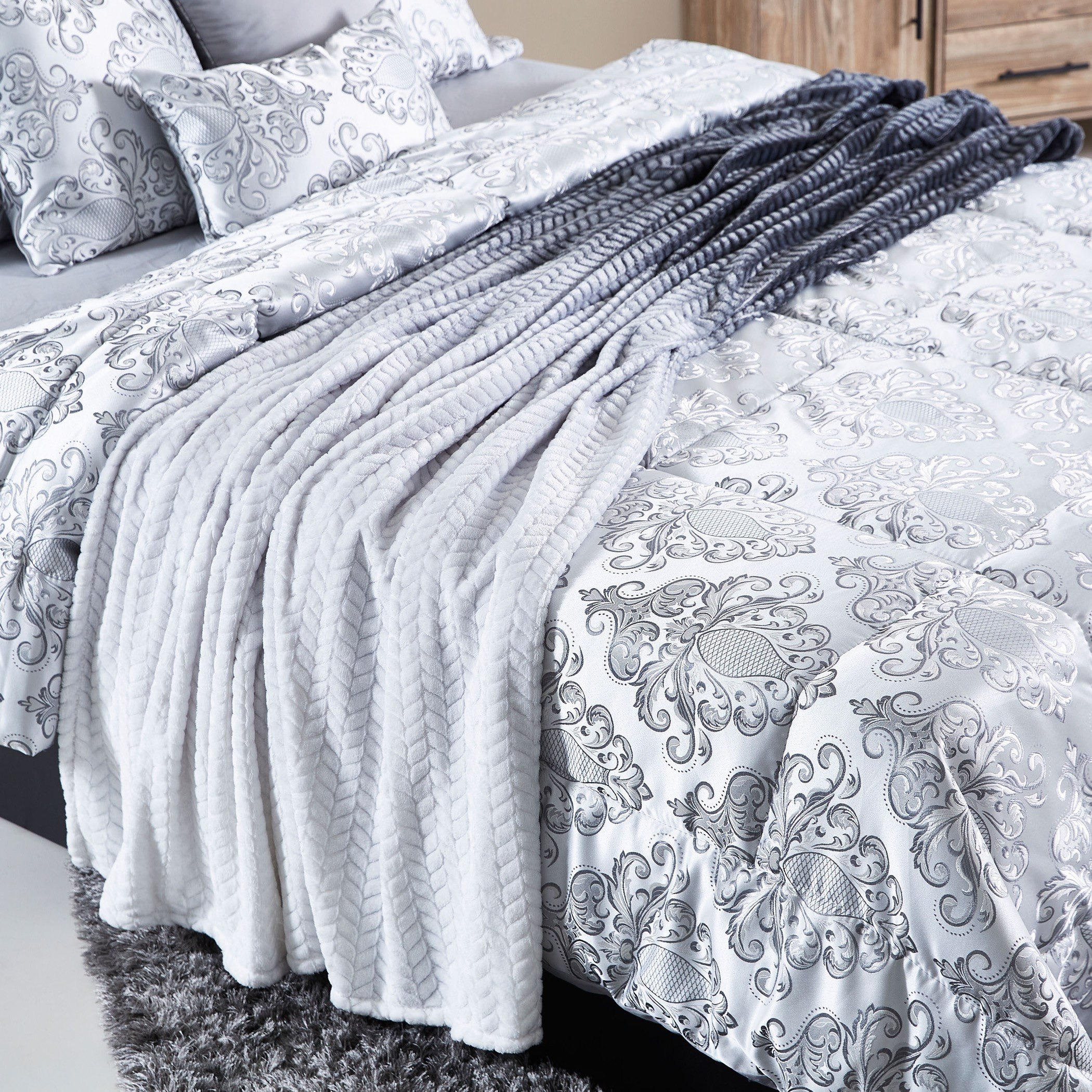 بطانية ريش فلانيل مقاس كينج - 200x220 سم-hbxhomeware-hbxbedroom-image-1