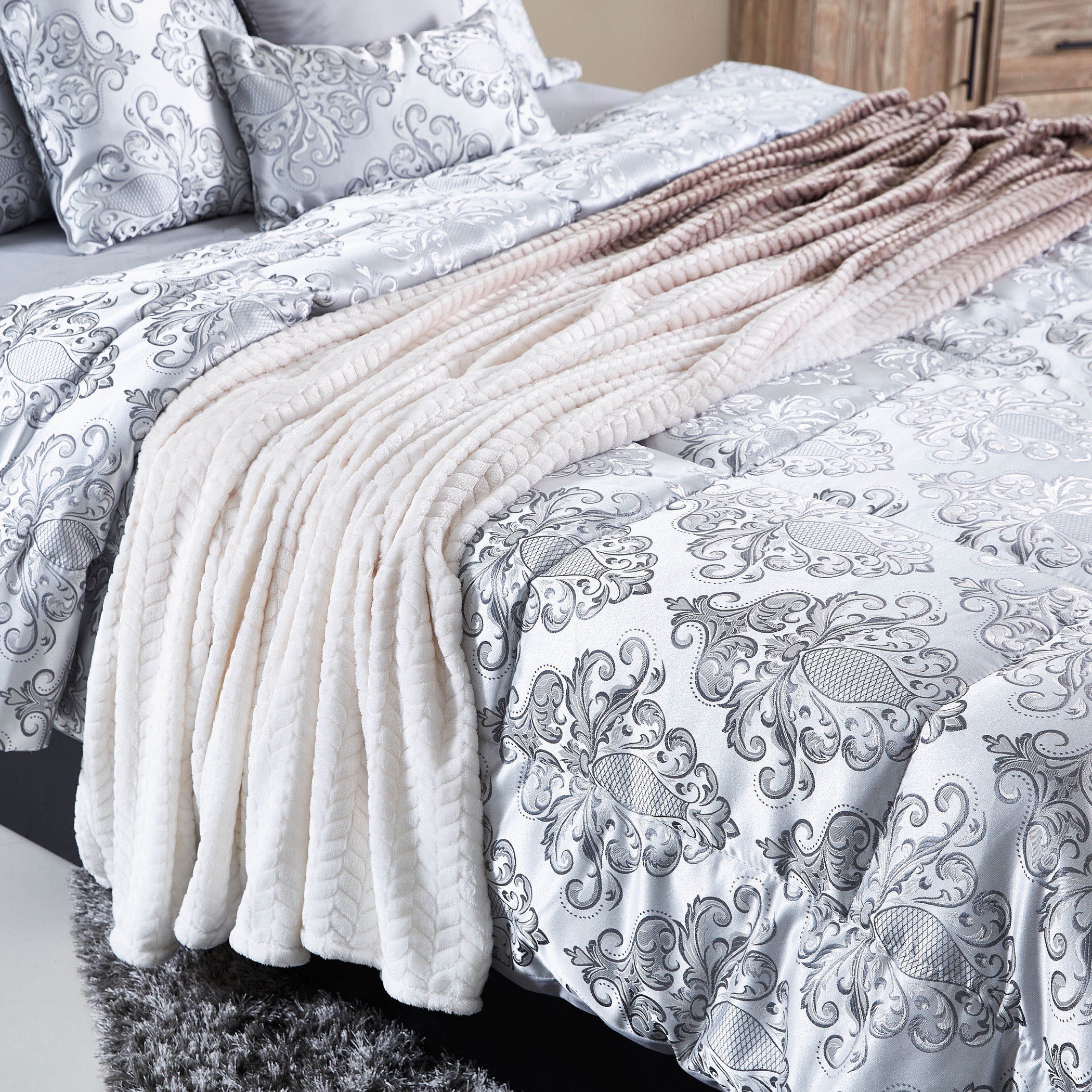 بطانية ريش فلانيل مقاس كينج - 200x220 سم-hbxhomeware-hbxbedroom-image-1