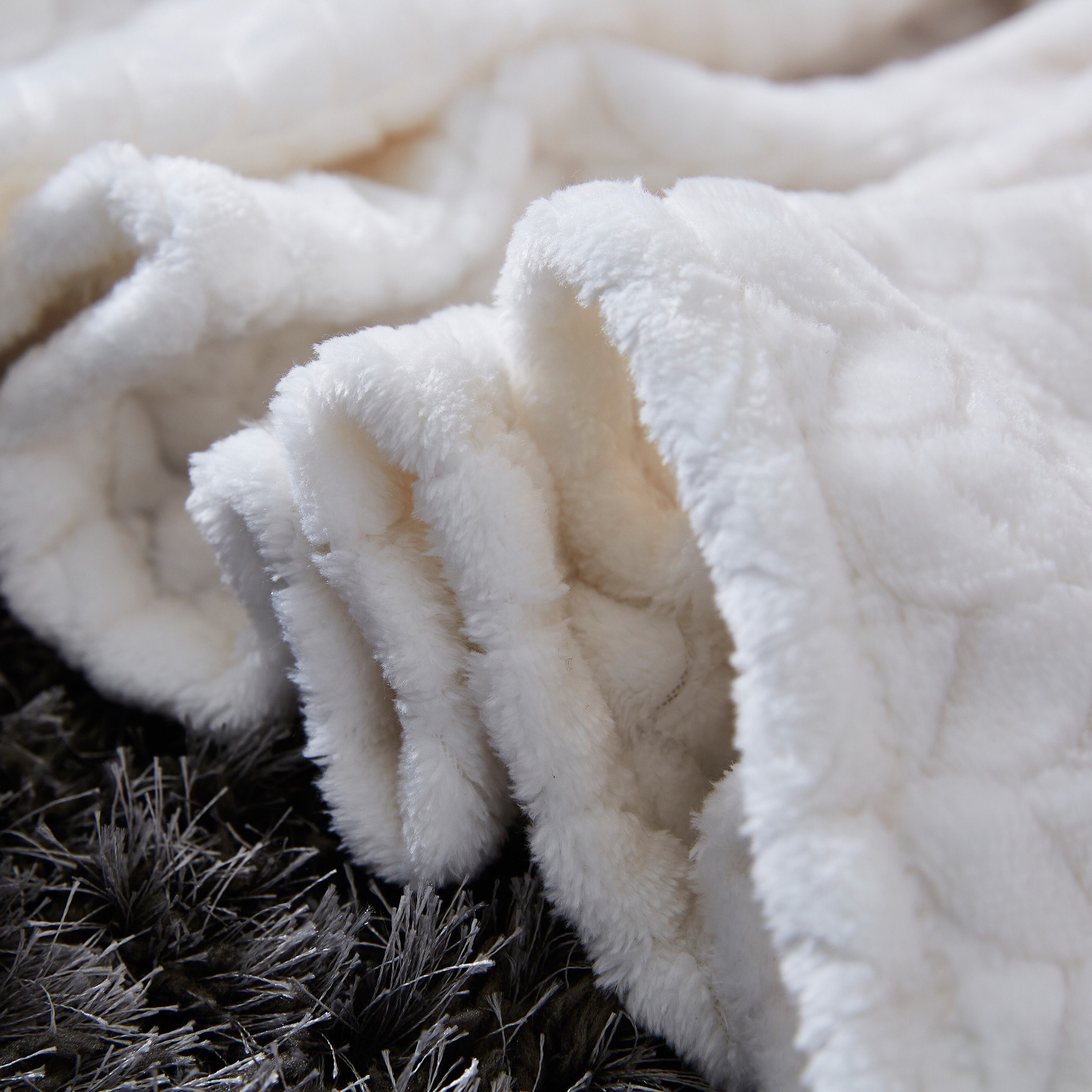 بطانية ريش فلانيل مقاس كينج - 200x220 سم-hbxhomeware-hbxbedroom-image-3