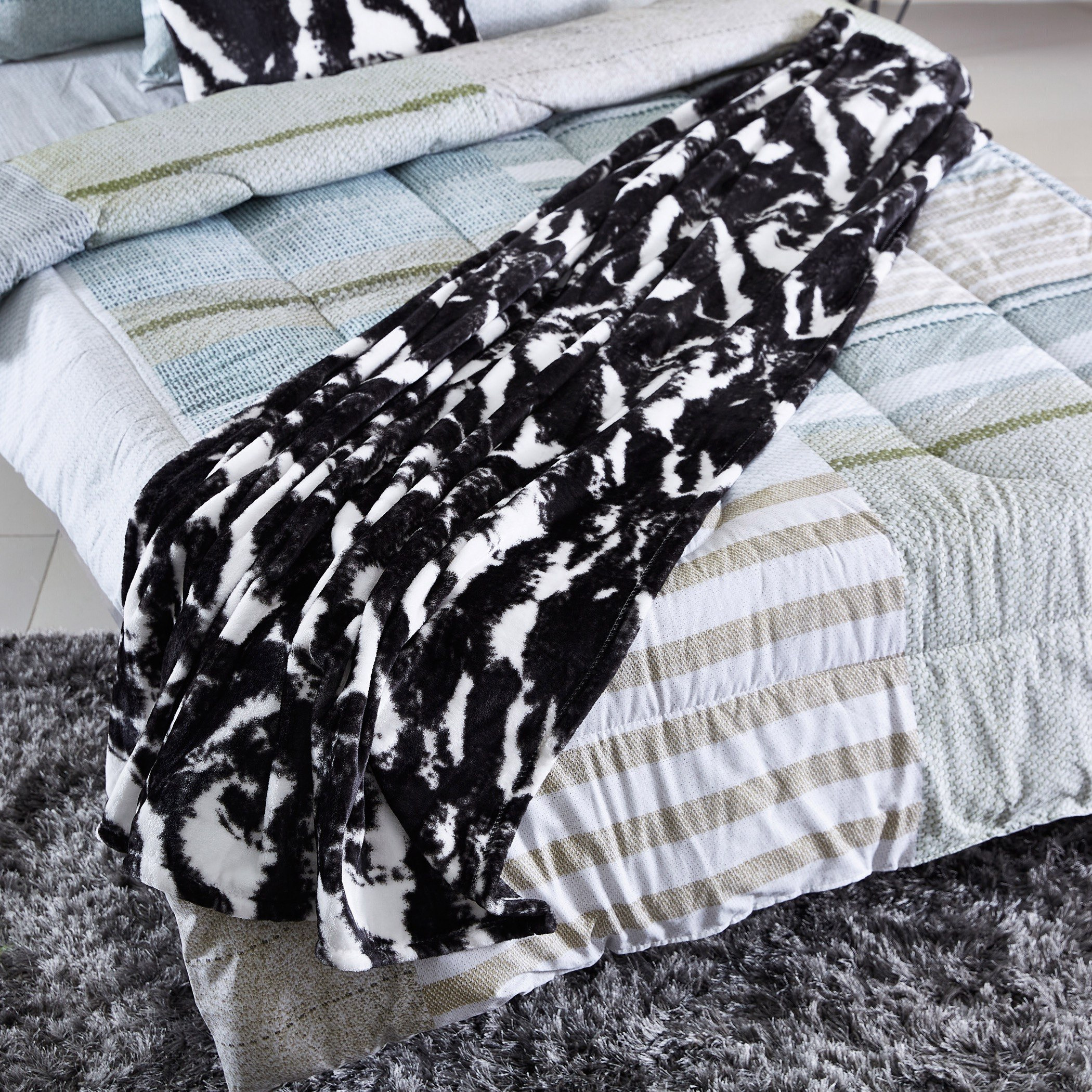 بطّانية خفيفة فلانيل بطبعات من جينيث - 130x180  سم-hbxhomeware-hbxbedroom-image-1