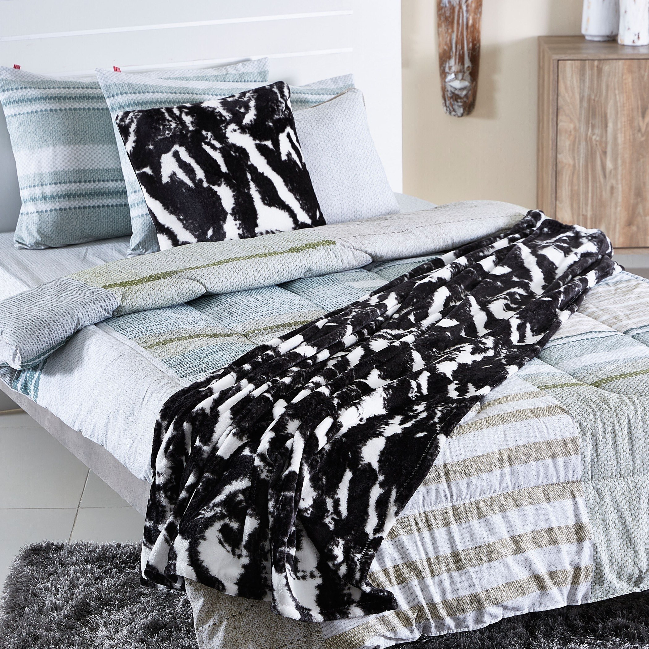 وسادة فلانيل محشوة بطبعات من جينيث - 45x45  سم-hbxlivingroom-furnishings-cushionsandcovers-filledcushions-image-4