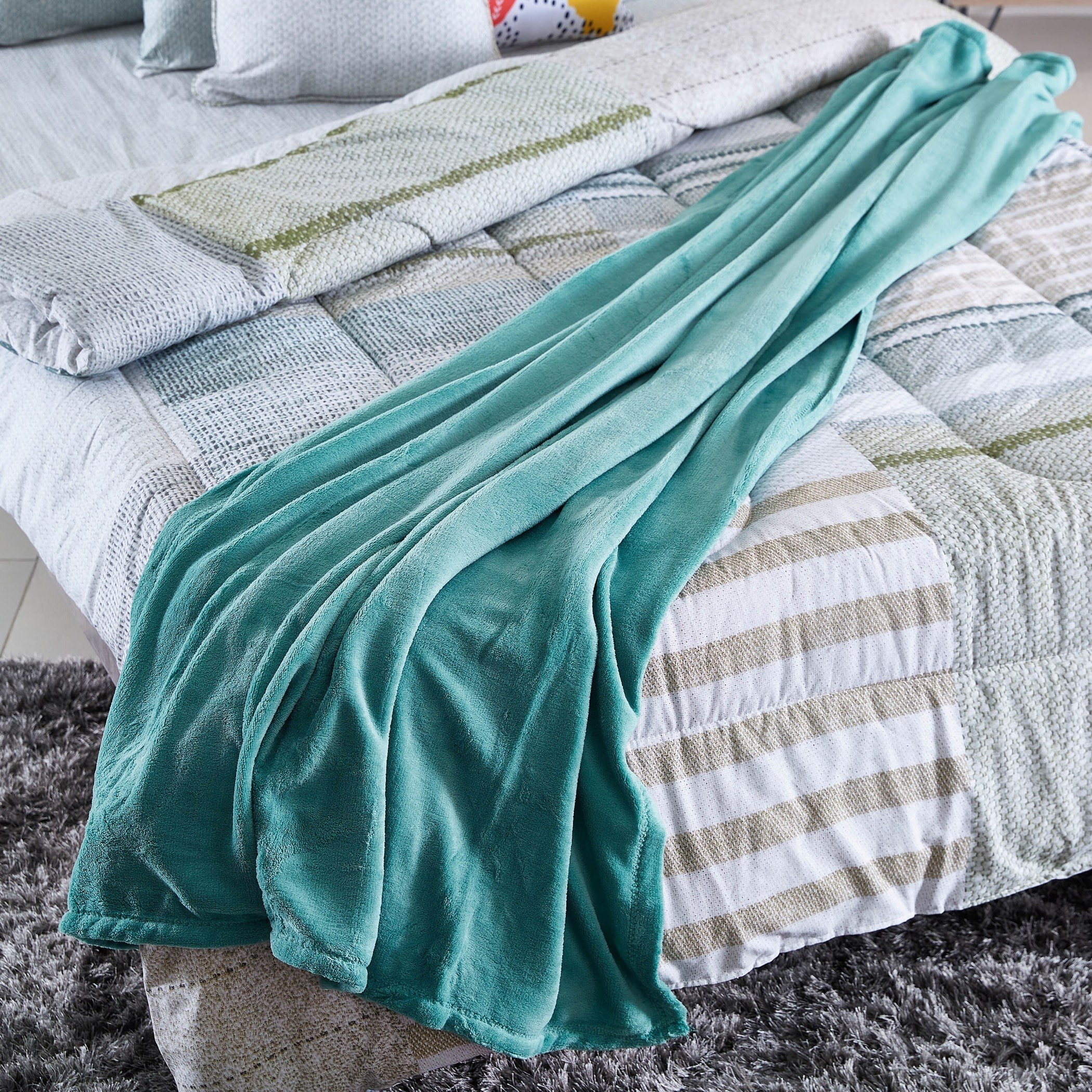 بطانية صوف خفيفة سادة كورال من أونتاريو - 120x170 سم-hbxhomeware-hbxbedroom-image-1