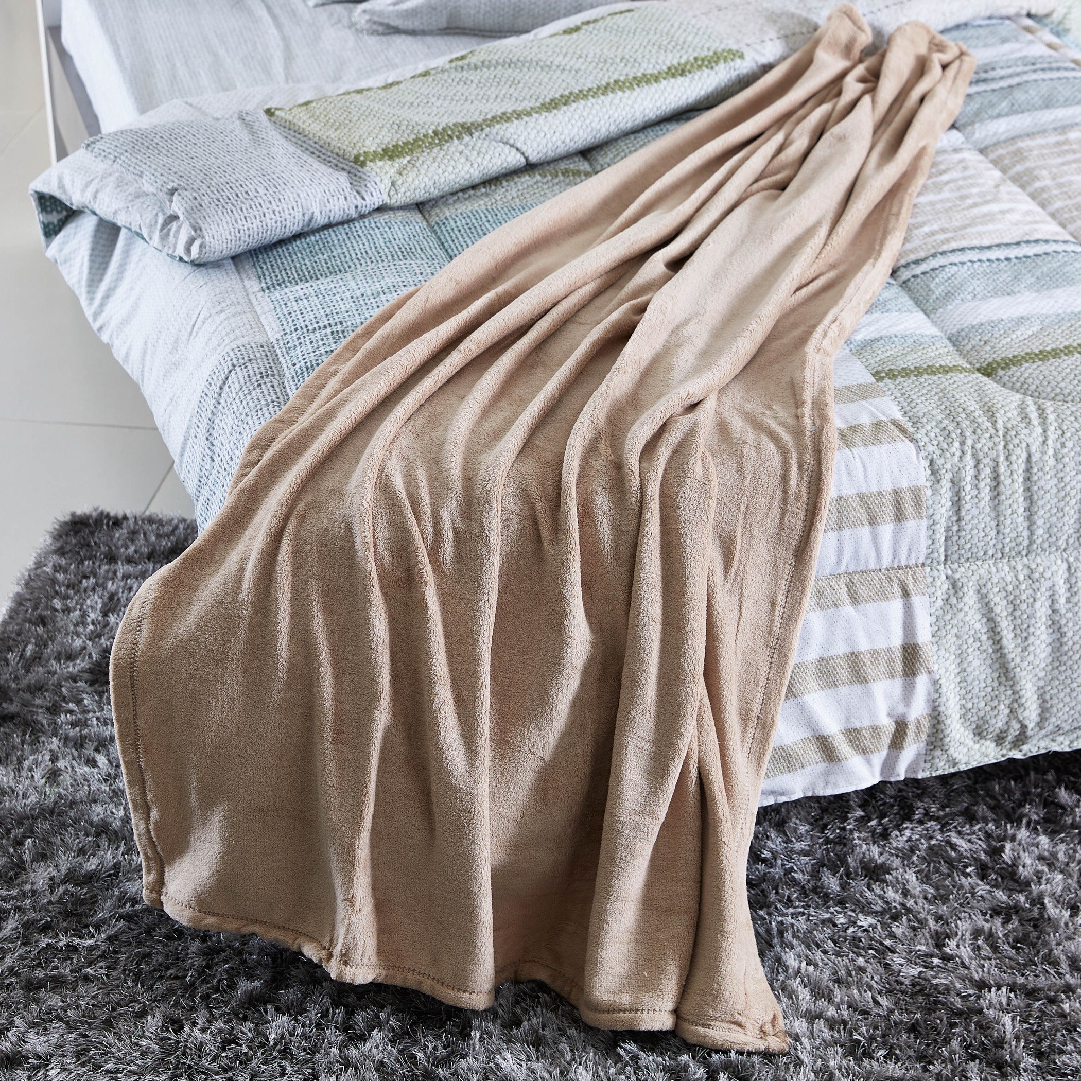 بطانية صوف خفيفة سادة كورال من أونتاريو - 120x170 سم-hbxhomeware-hbxbedroom-image-1