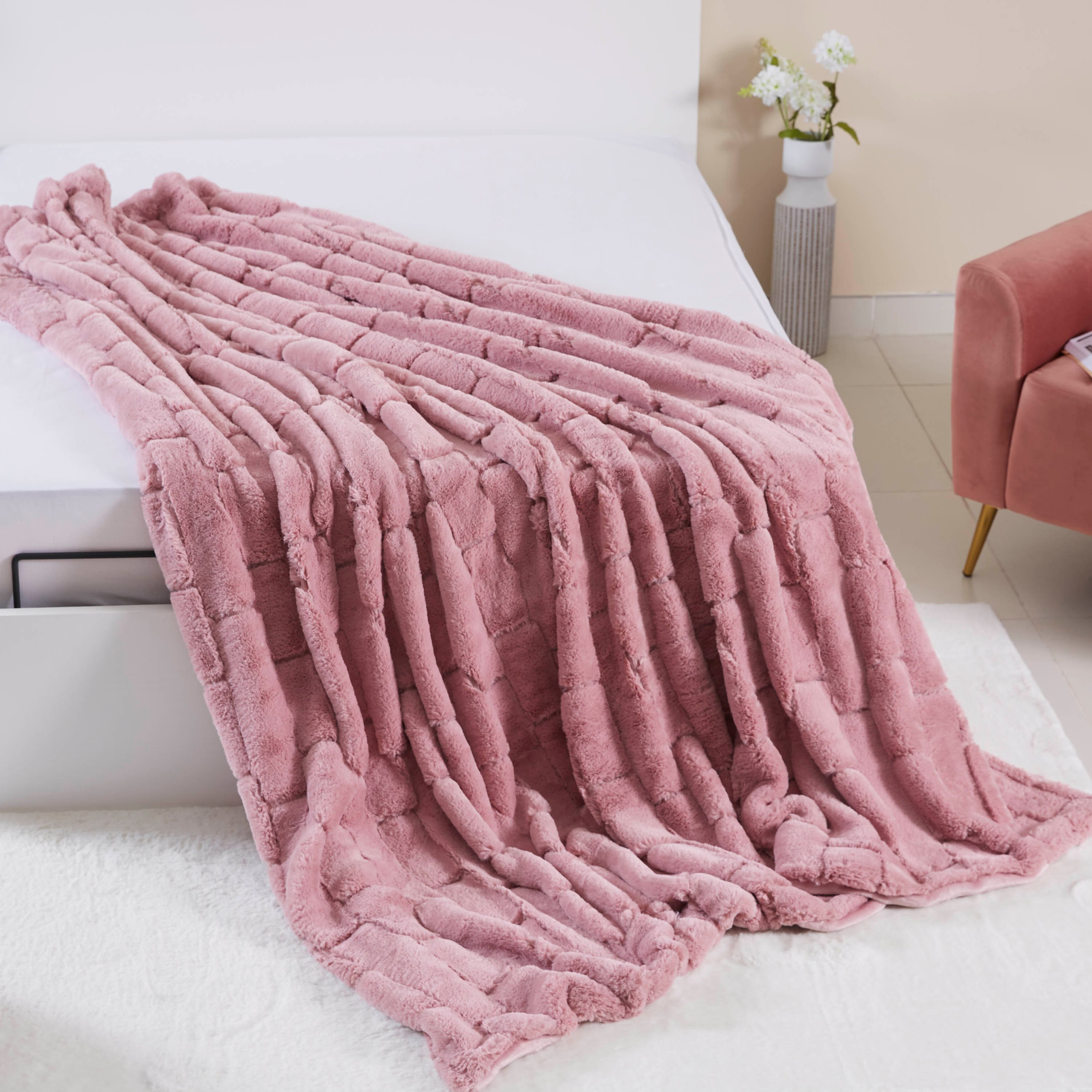 بطّانيّة كينج فرو صناعي من ليند - 220x240 سم-hbxhomeware-hbxbedroom-image-2