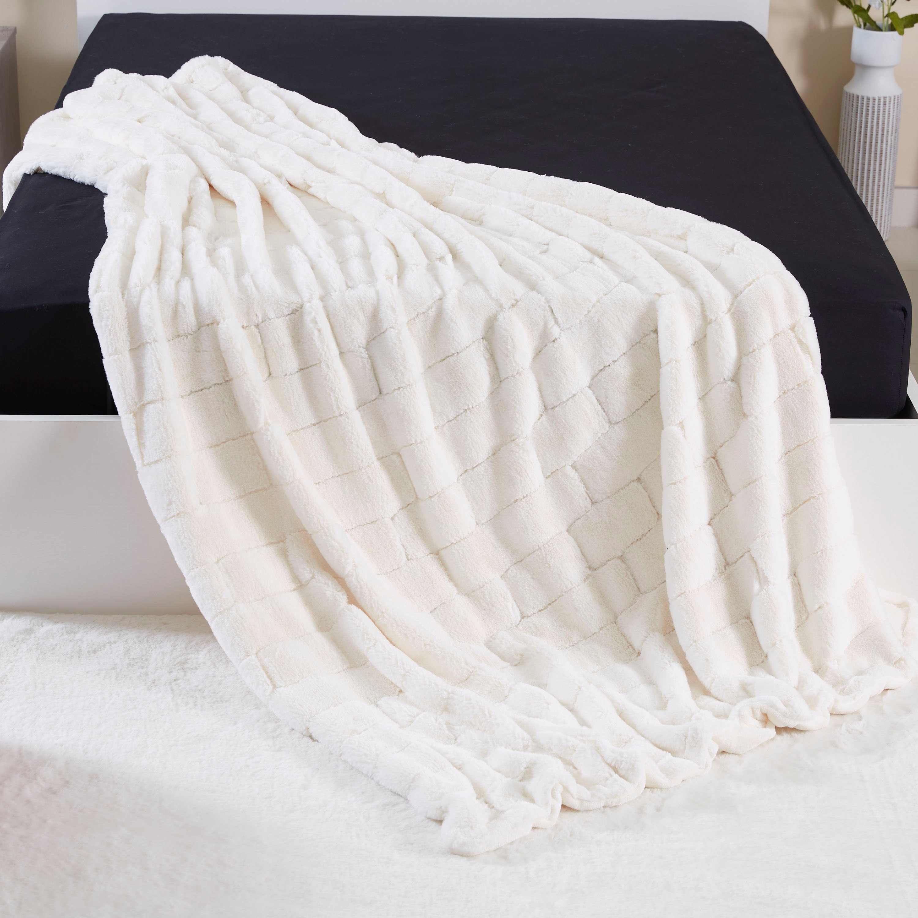بطّانيّة مزدوجة من الفرو الاصطناعي من ليند - 150x220 سم-hbxhomeware-hbxbedroom-image-2