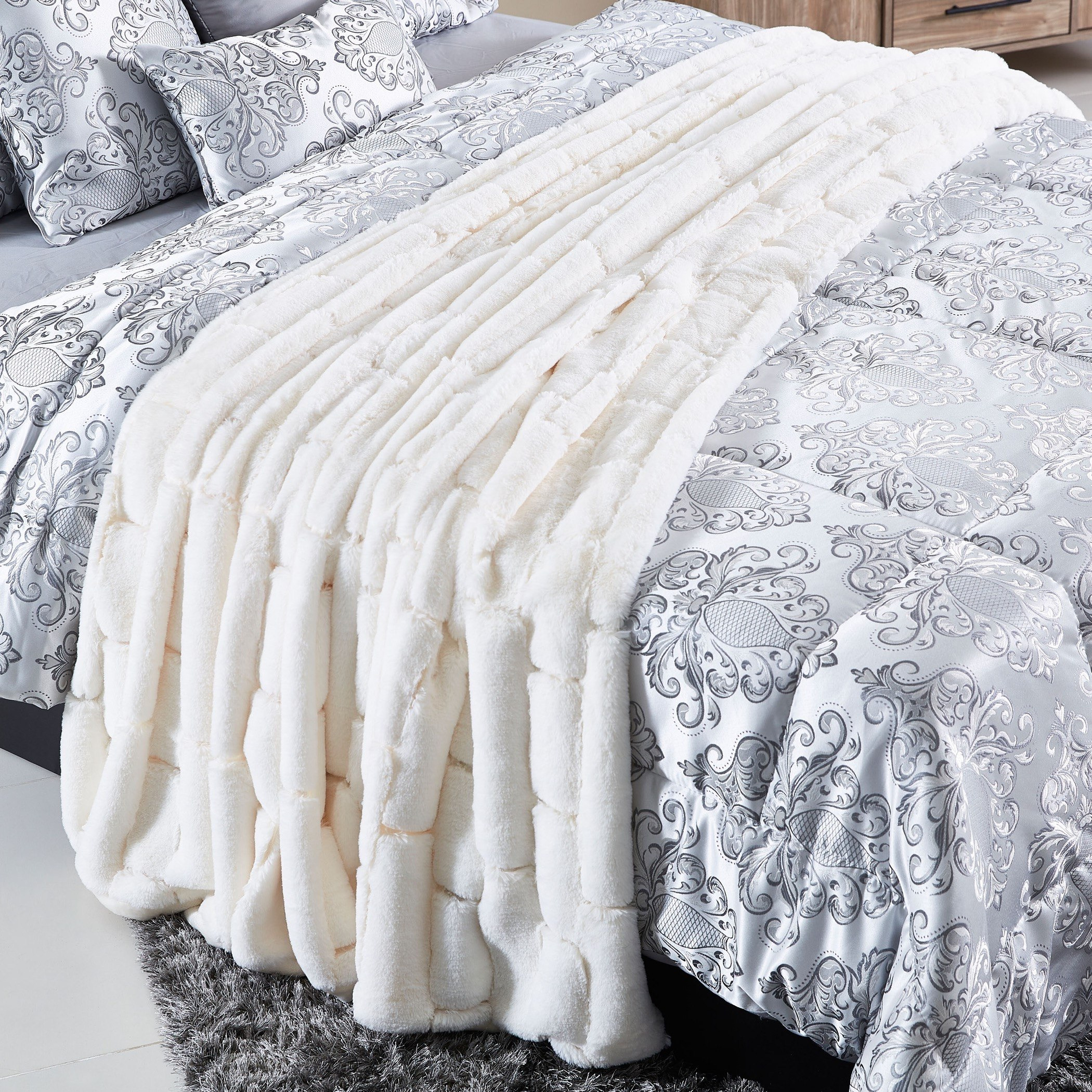 بطّانيّة كينج من الفرو الاصطناعي من ليند - 220x240 سم-hbxhomeware-hbxbedroom-image-1