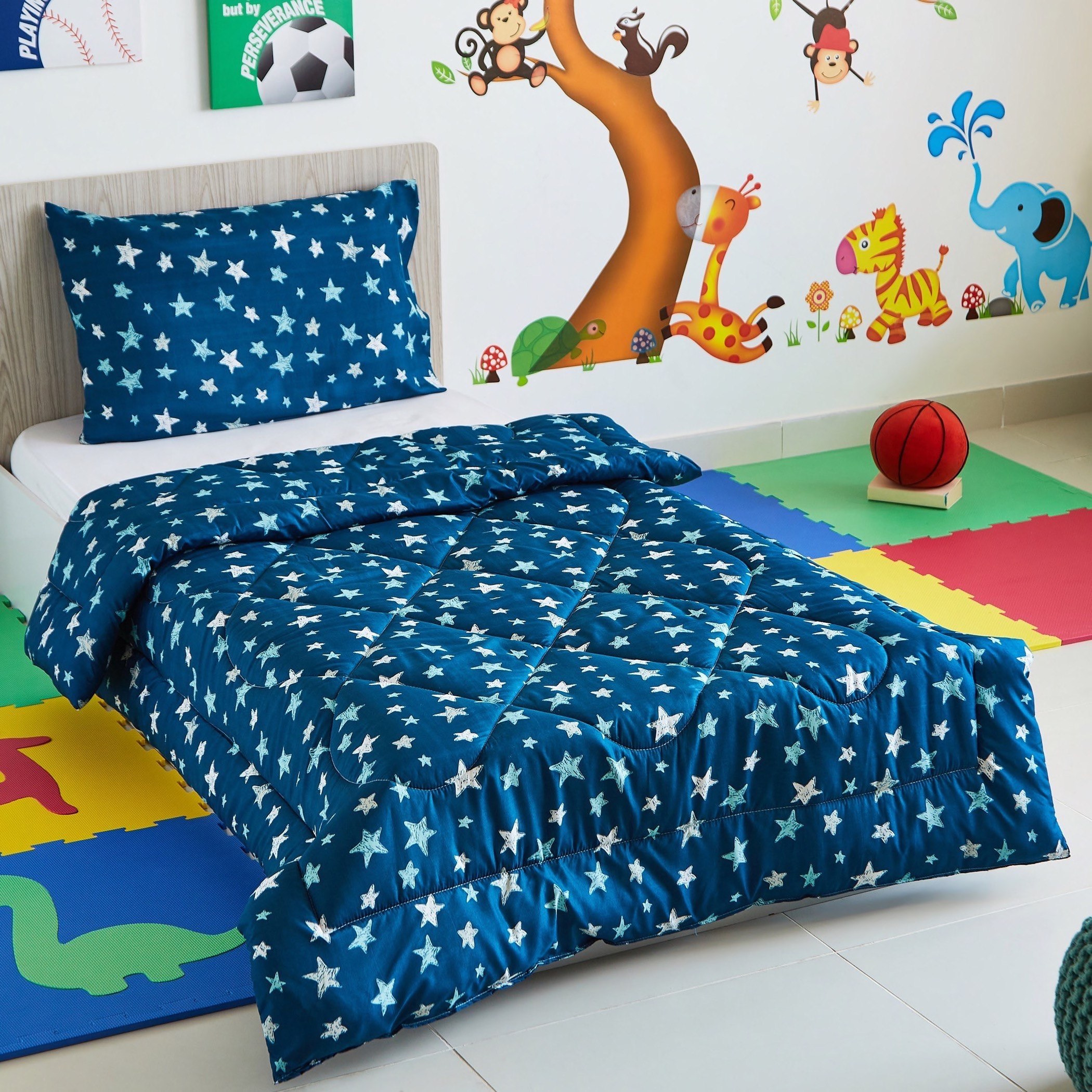 طقم لحاف فردي قطعتين بطبعات جلاكسي- 135x220 سم-hbxhomeware-hbxkidsandyouth-image-1