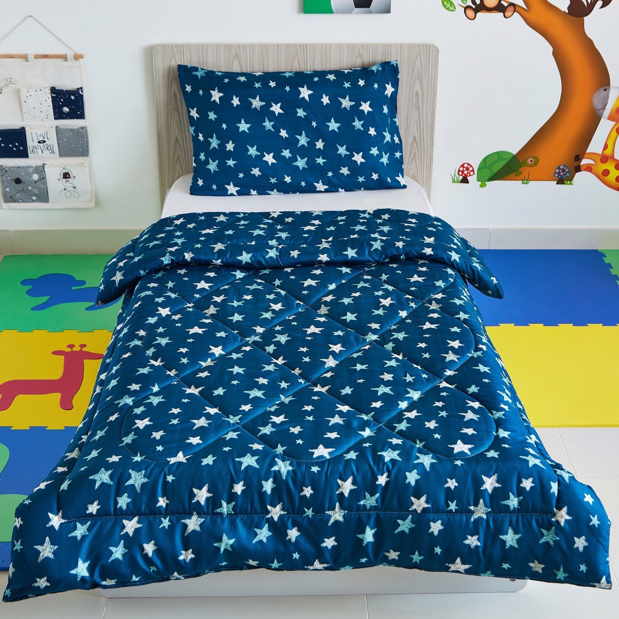 طقم لحاف فردي قطعتين بطبعات جلاكسي- 135x220 سم-hbxhomeware-hbxkidsandyouth-image-2