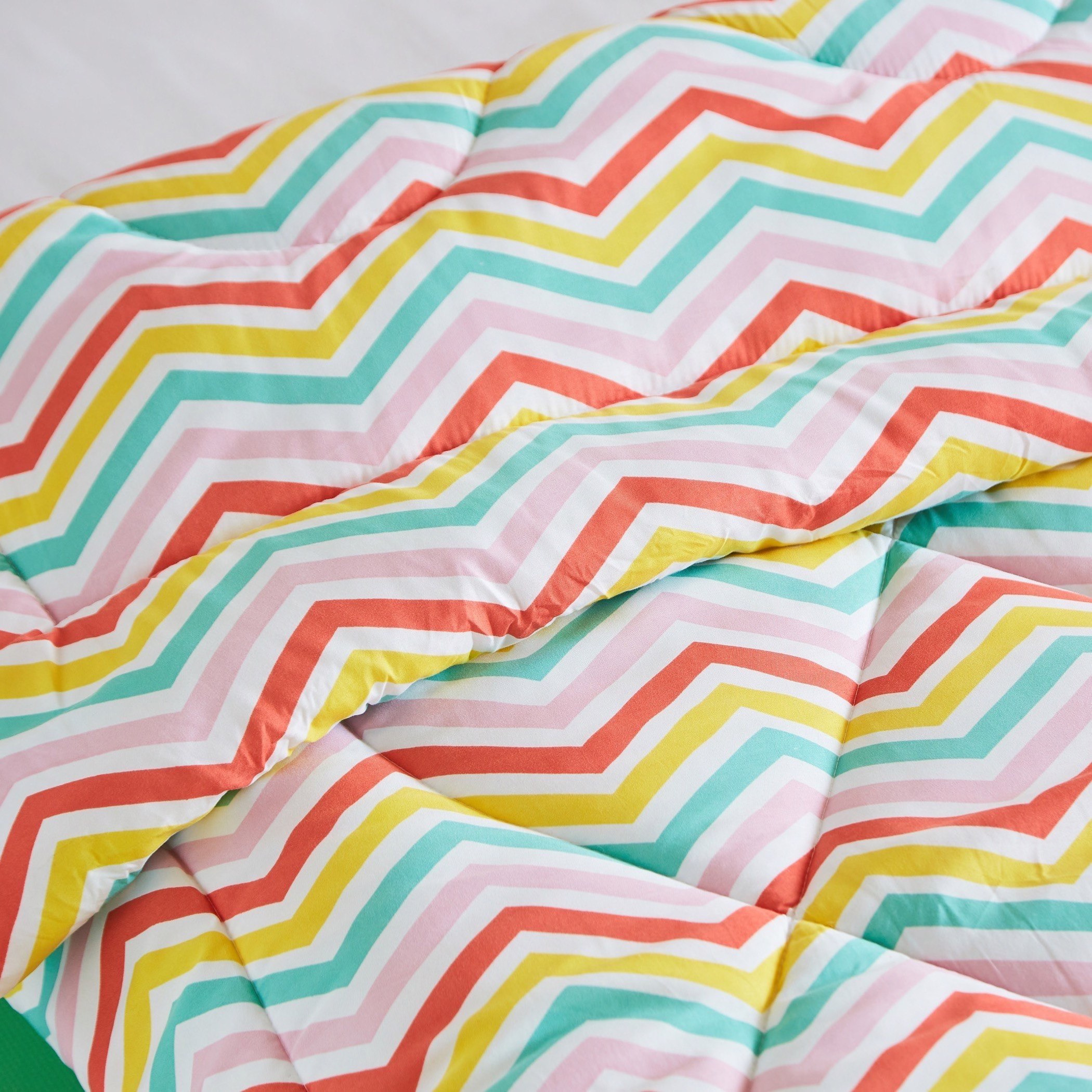 لحاف فردي بطبعات شيفرون - 135×220 سم-hbxhomeware-hbxkidsandyouth-image-4