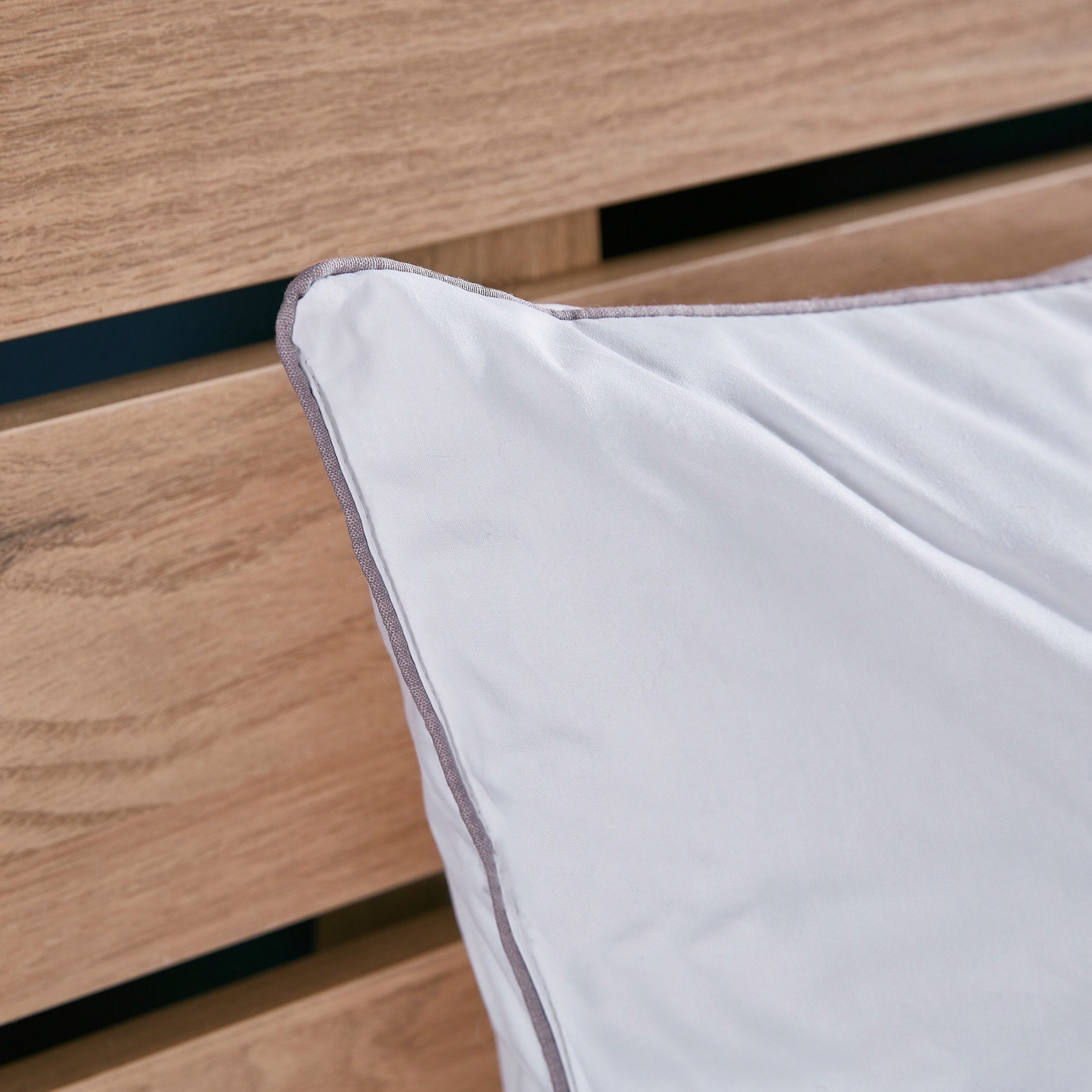 وسادة دعم ناعمة من ليكجري داون ألترنت - 50x75 سم-hbxdecorandfurnishings-bedding-duvetsandpillows-image-2