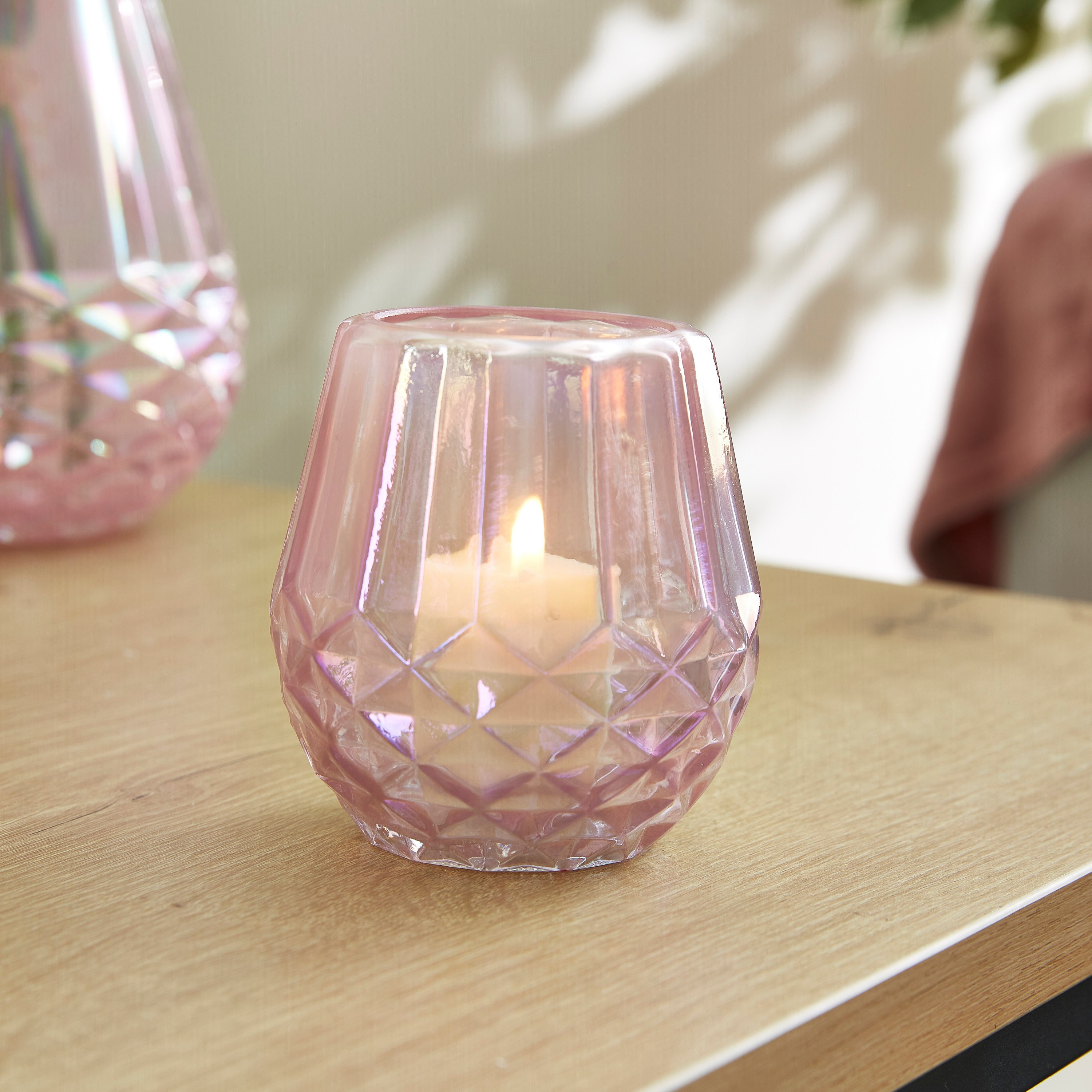 حامل شموع زجاجي مضلع من آفا-hbxlivingroom-decorandaccessories-candleholders-image-1