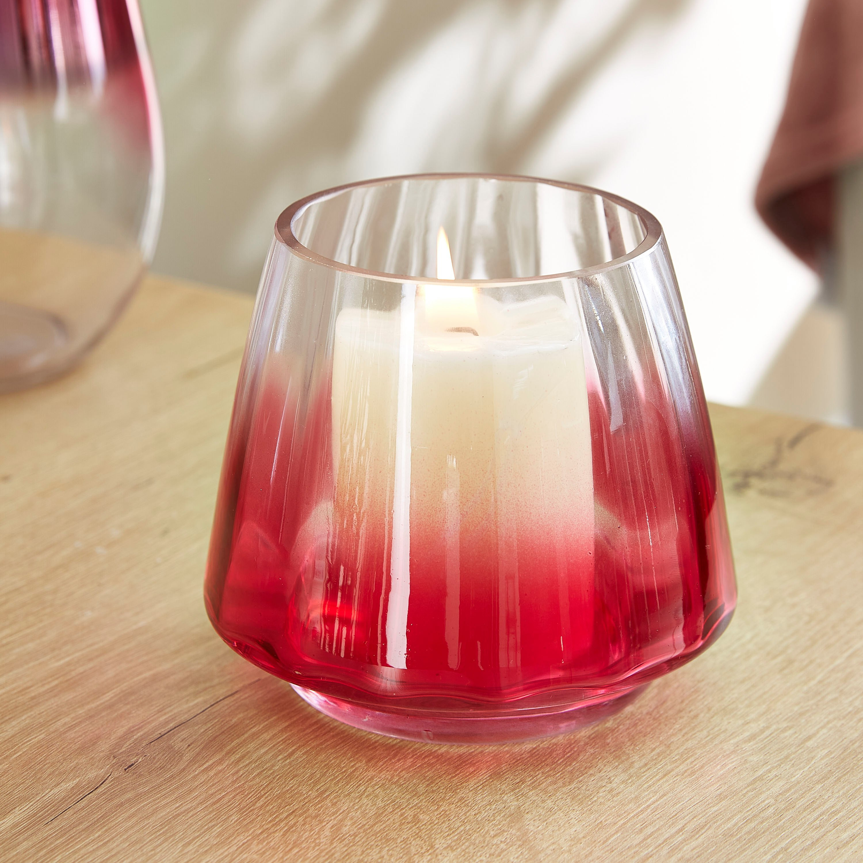 حامل شموع زجاجي متدرج اللون من آفا-hbxlivingroom-decorandaccessories-candleholders-image-1
