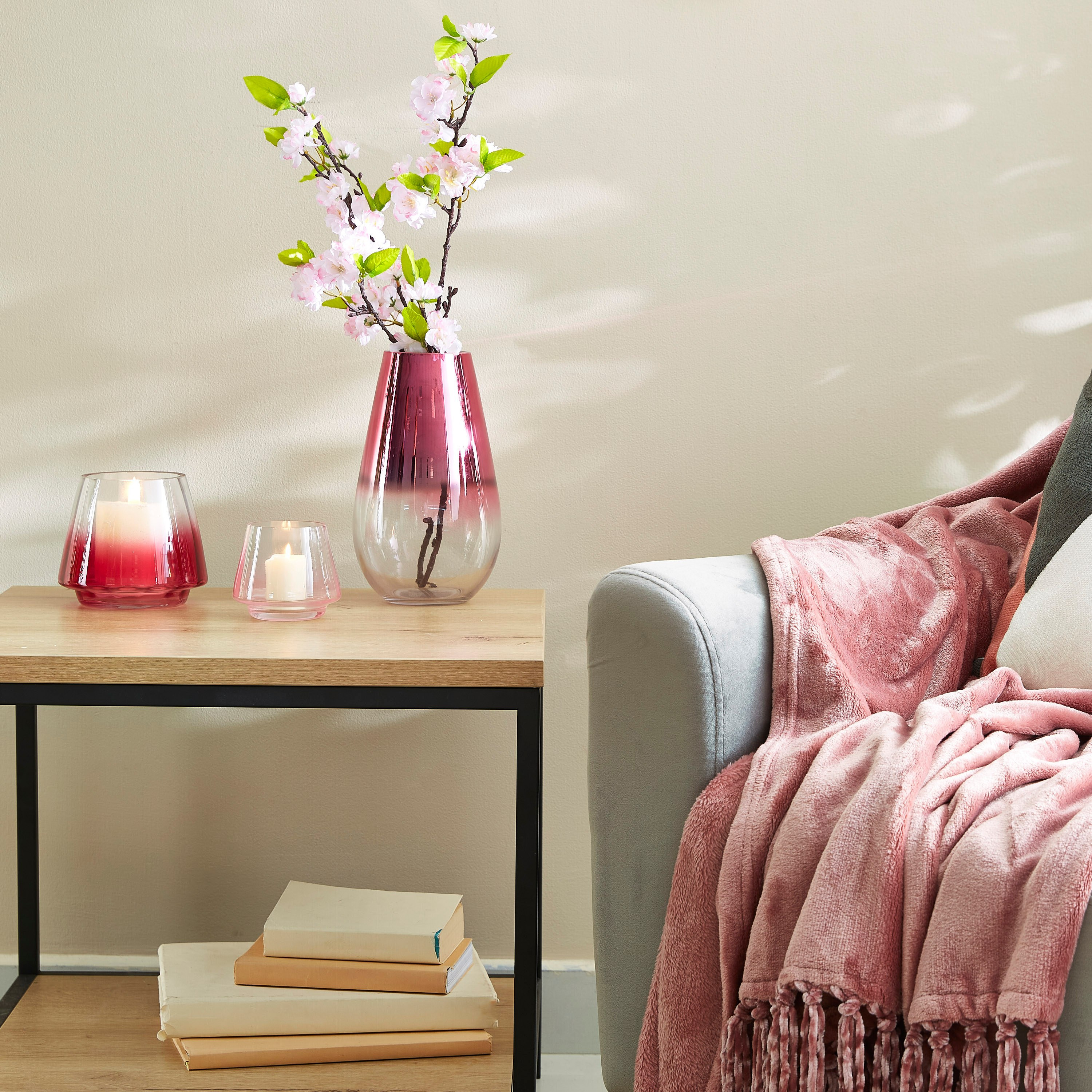 مزهرية زجاجية على شكل قمع بلون متداخل من آفا-hbxbedroom-decorandaccessories-vases-image-4
