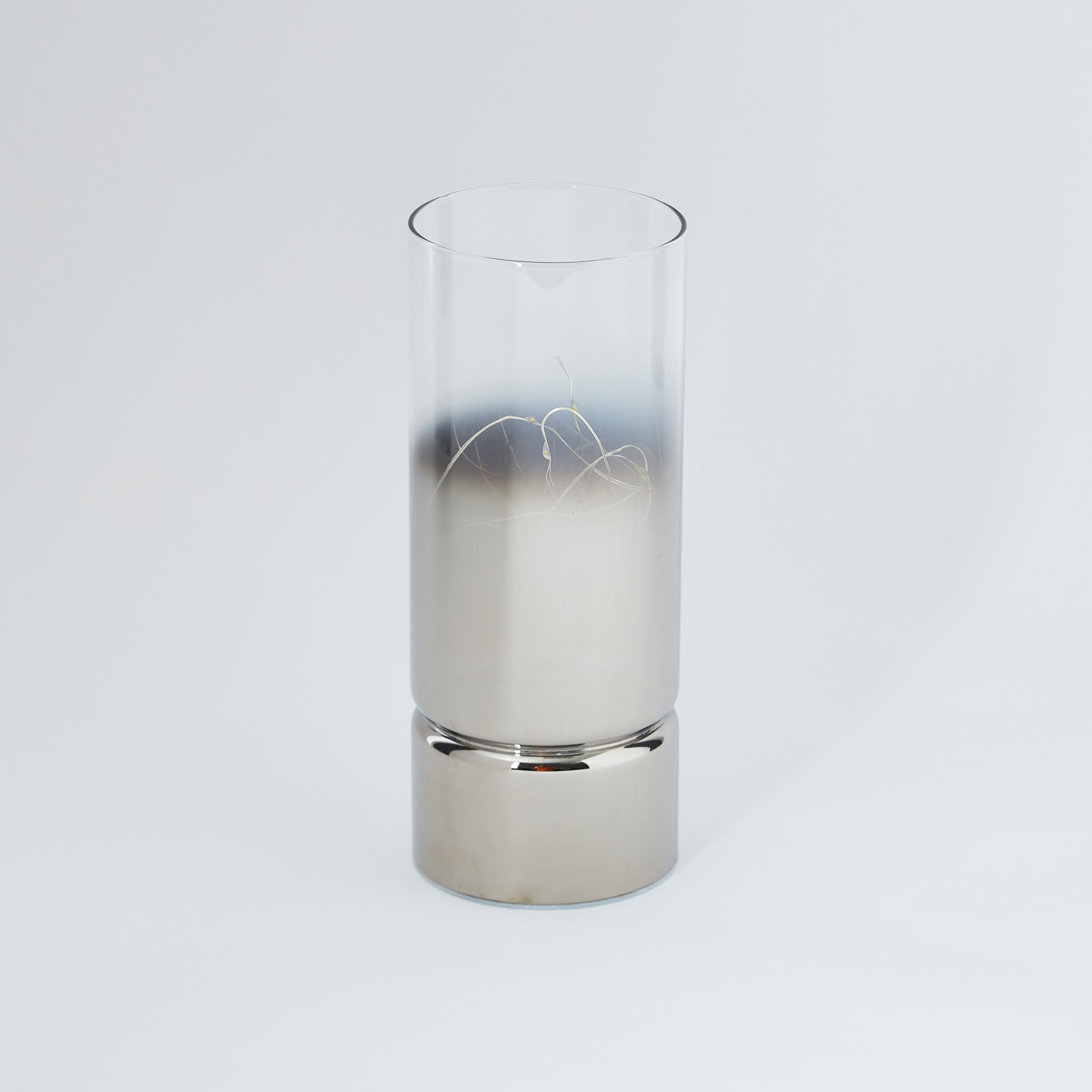 مزهرية أسطوانية زجاجية بلون متدرج مع أضواء أل إي دي من آفا-hbxbedroom-decorandaccessories-vases-image-5