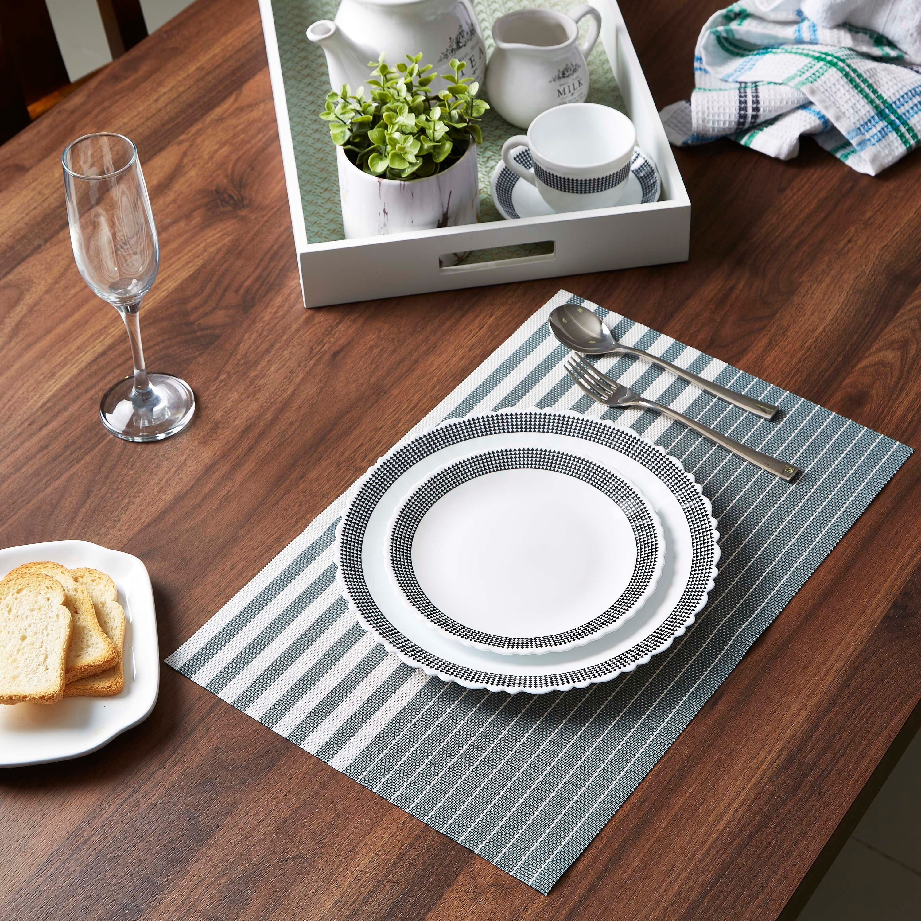 لبادة صحون مخططة من إيلا - 30 × 45 سم-hbxdecorandfurnishings-homefurnishings-tablelinens-image-2