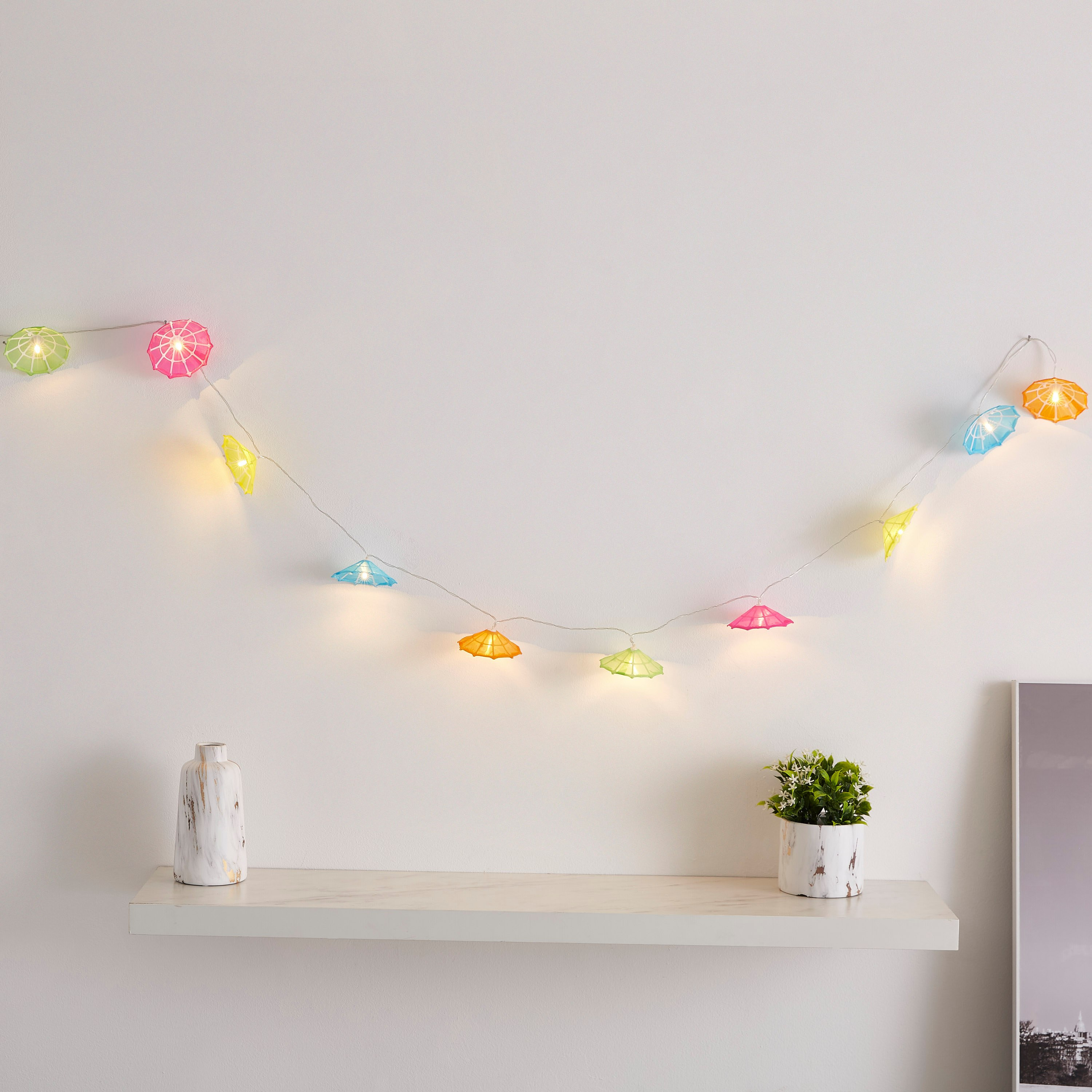 خيط إضاءة بـ10 لمبات إل إى دي باراسول ملوّنة من أورلا - 210 سم-hbxdiningroom-lighting-decorativesandstringlights-image-1