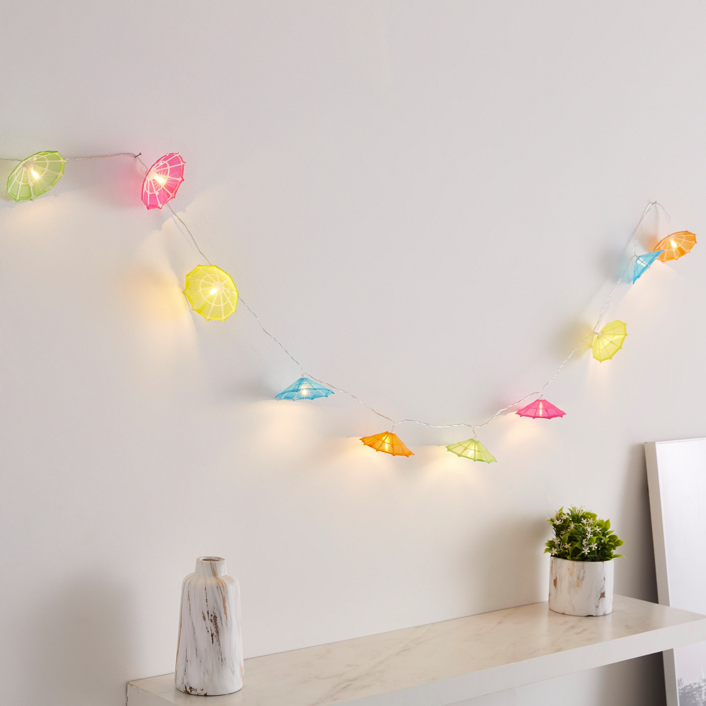 خيط إضاءة بـ10 لمبات إل إى دي باراسول ملوّنة من أورلا - 210 سم-hbxdiningroom-lighting-decorativesandstringlights-image-2
