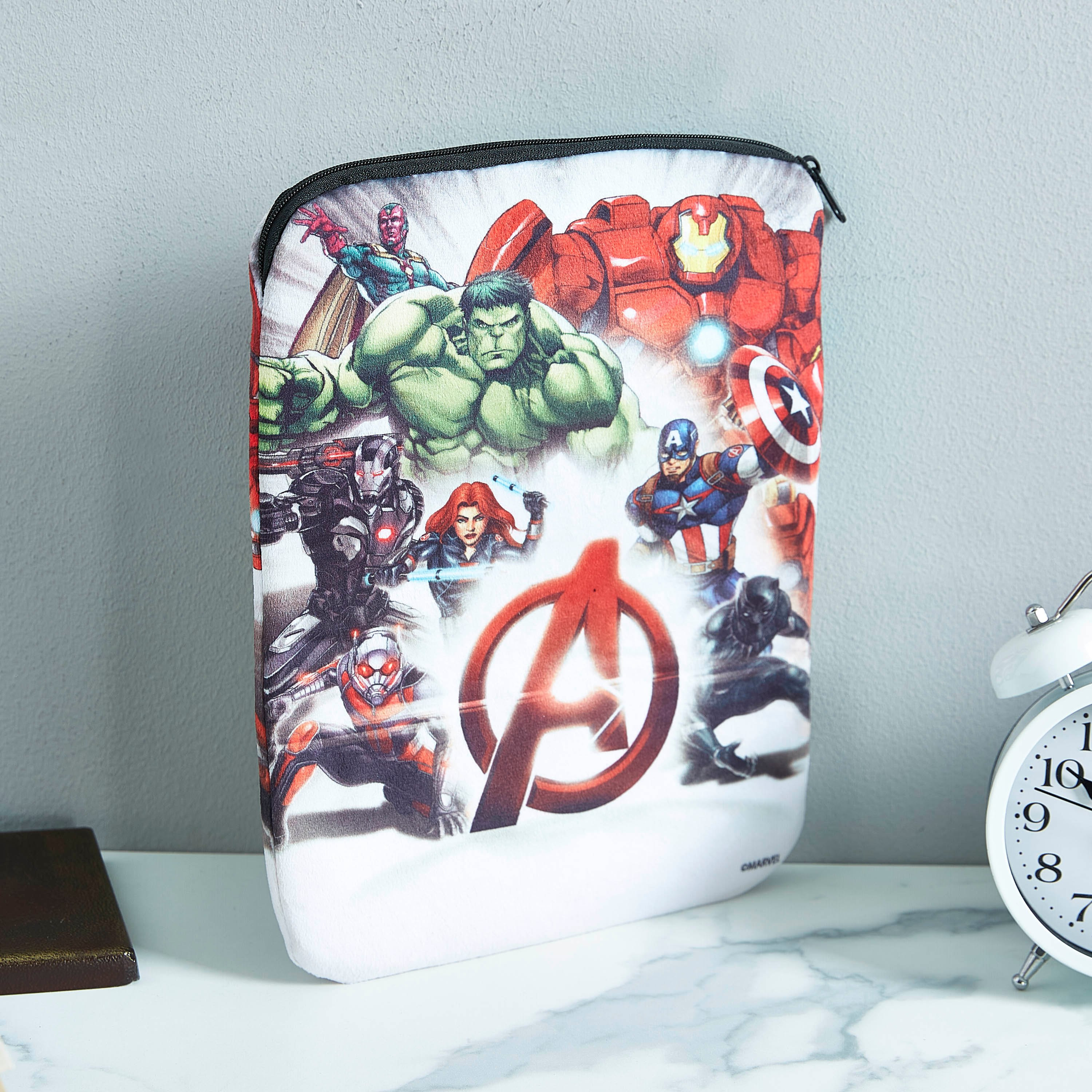 كم تابليت 10 بوصة بتصميم أفينجيرز-hbxkidsandyouth-playroom-stationery-image-1