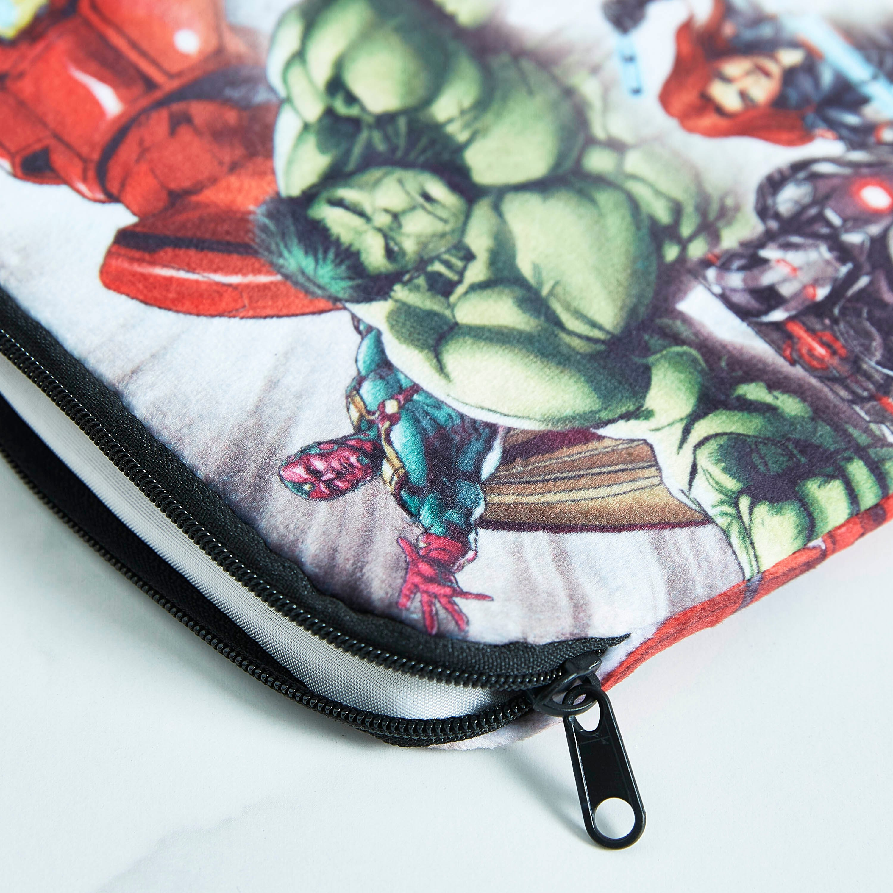 كم تابليت 10 بوصة بتصميم أفينجيرز-hbxkidsandyouth-playroom-stationery-image-3
