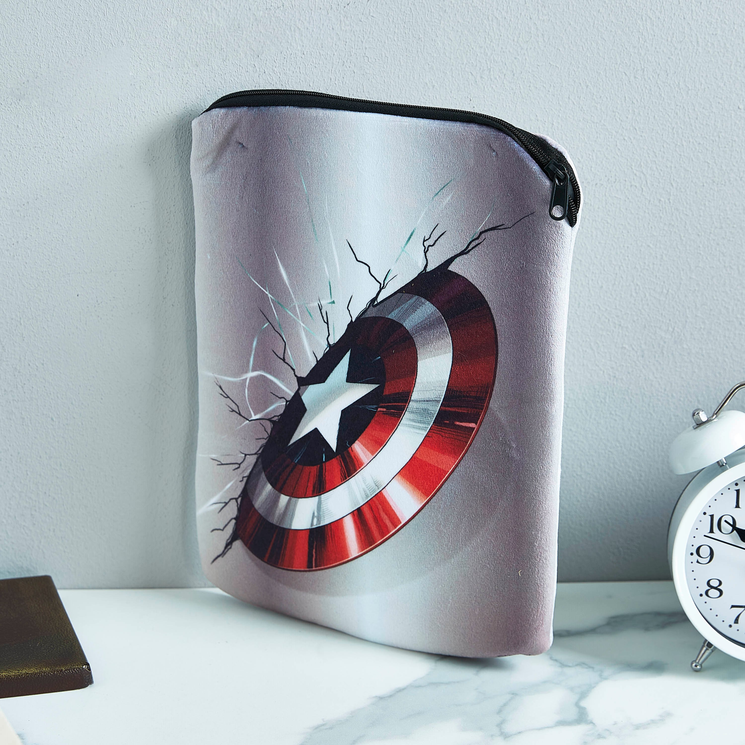 كم تابليت 10 بوصة بتصميم درع كابتن أميريكا-hbxkidsandyouth-playroom-stationery-image-1