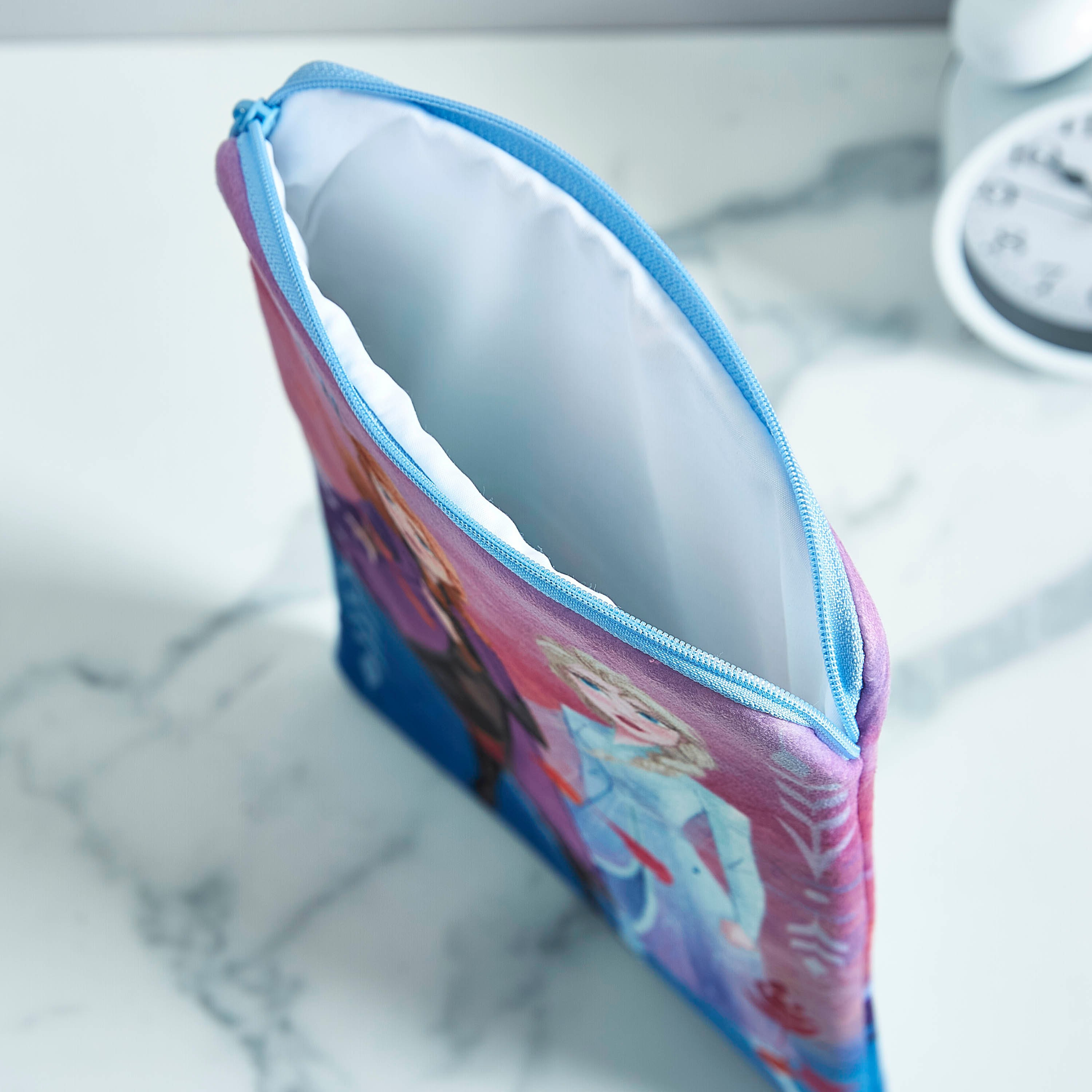 كم تابليت 10 بوصة بتصميم فروزن-hbxkidsandyouth-playroom-stationery-image-2