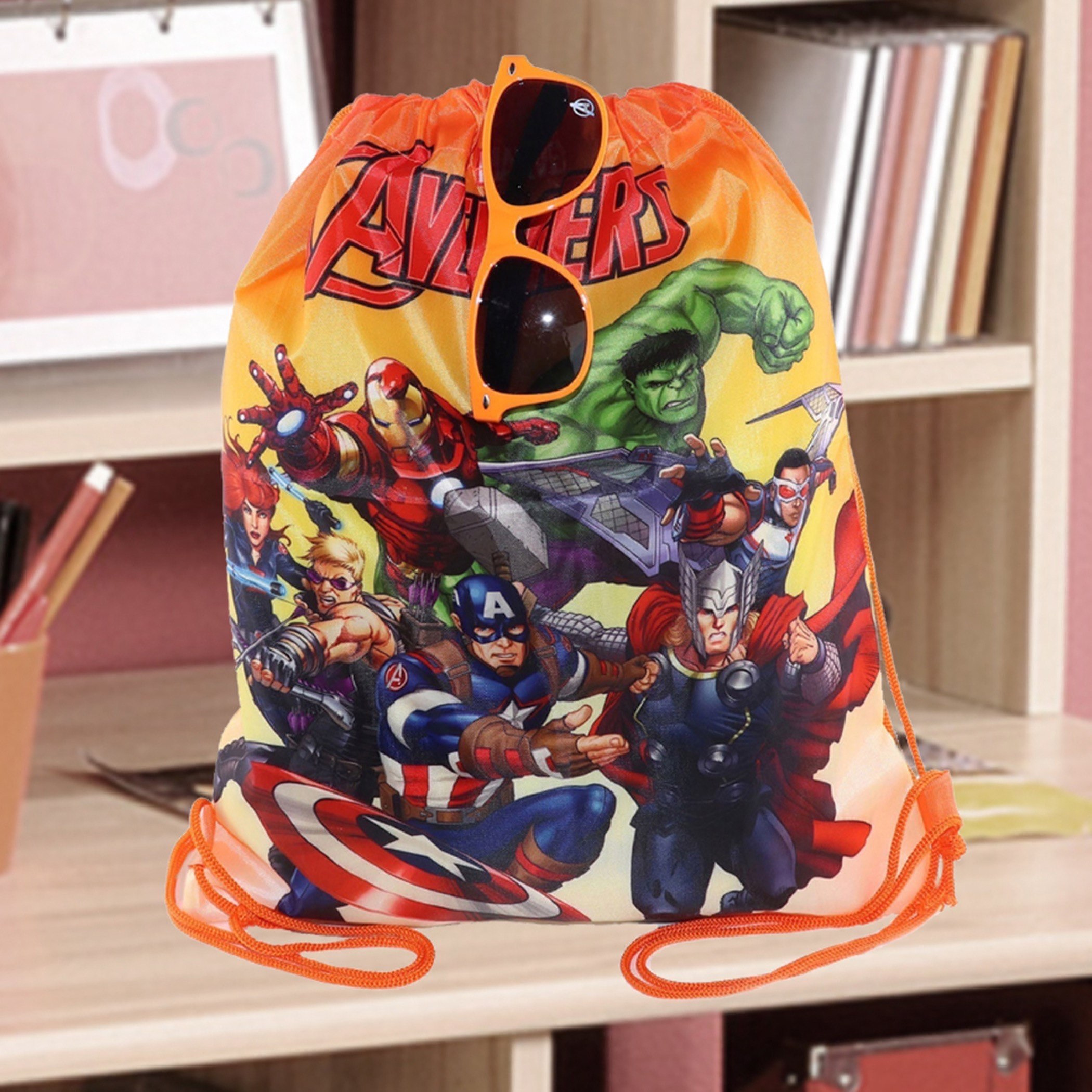 شنطة رباط بطبعات أفنجرز ونظّارات شمسيّة-hbxkidsandyouth-playroom-stationery-image-1