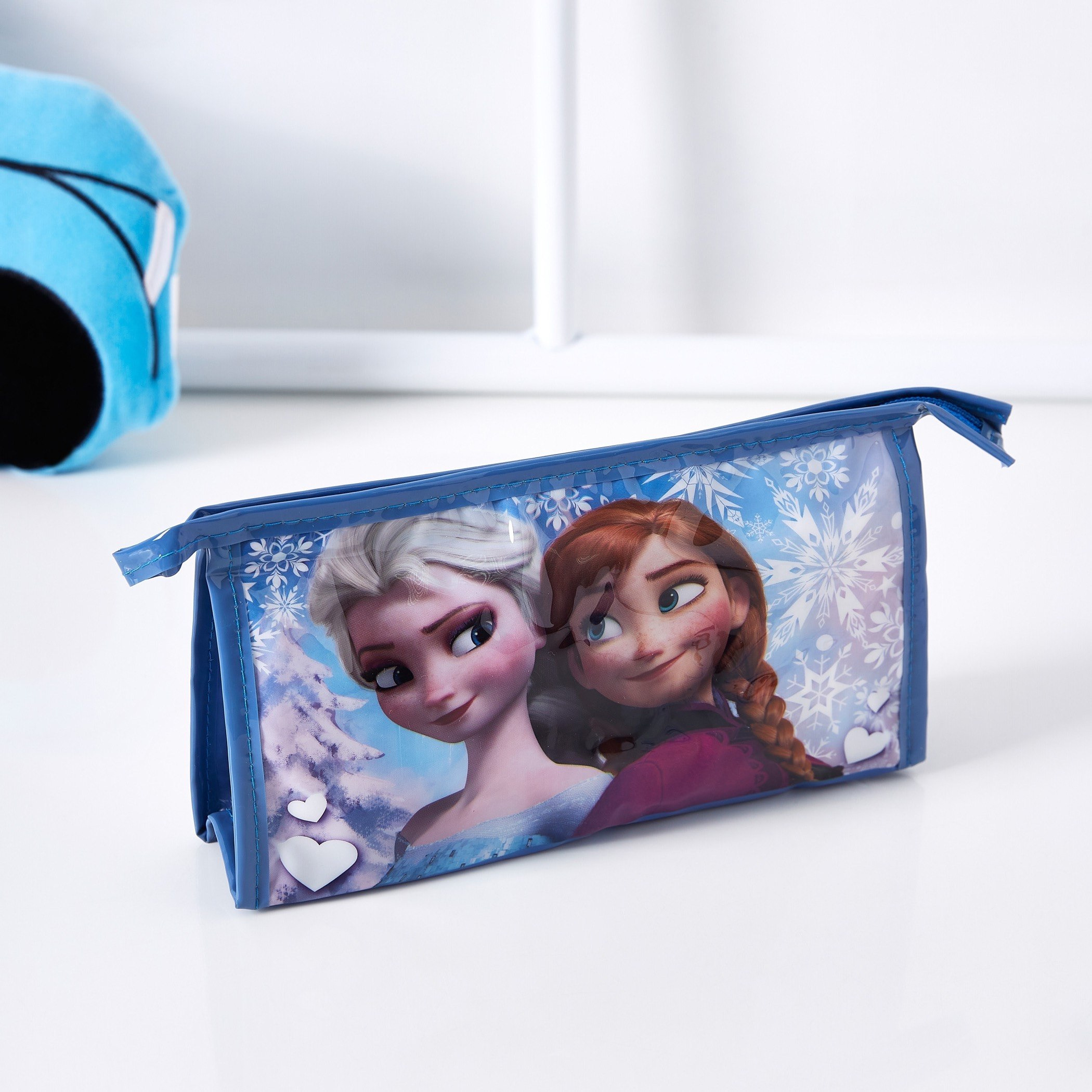 شنطة إكسسوارات قابلة للغسيل فروزن-hbxkidsandyouth-playroom-stationery-image-1