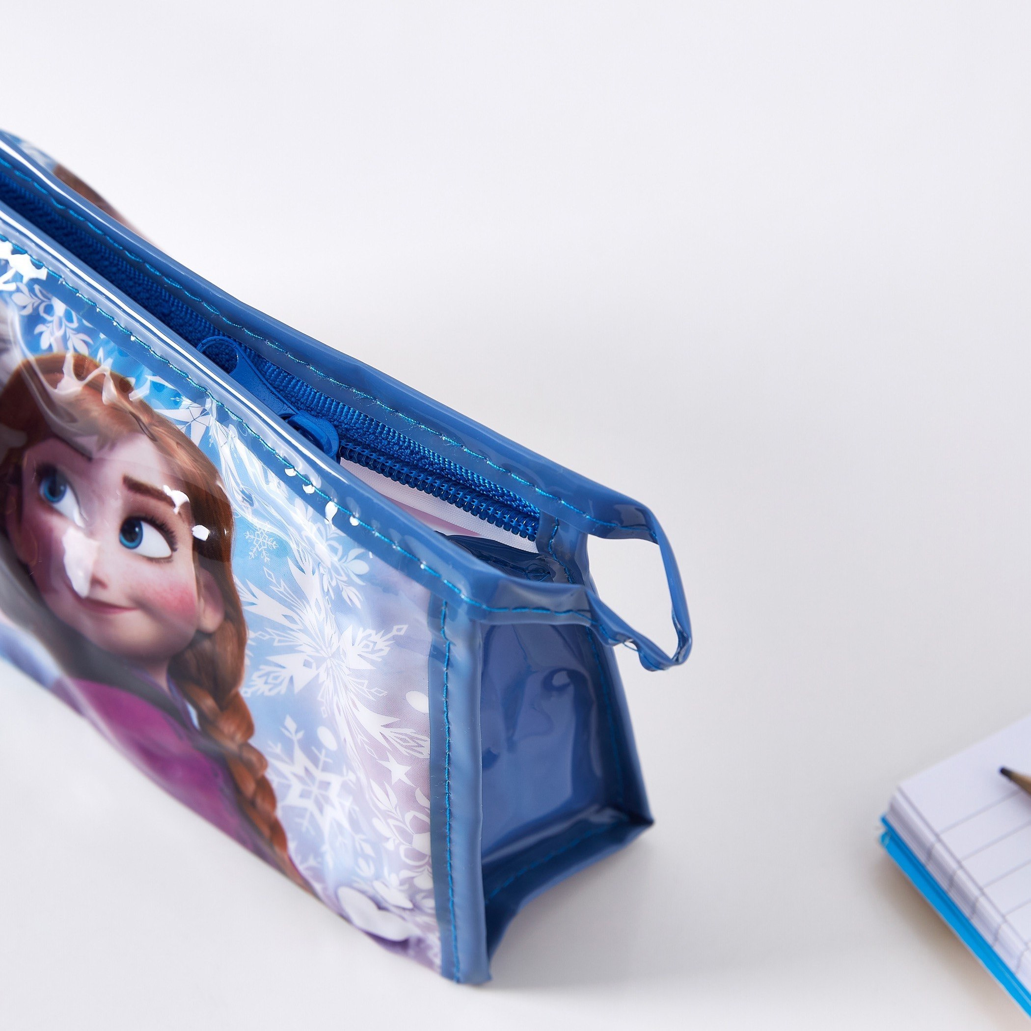 شنطة إكسسوارات قابلة للغسيل فروزن-hbxkidsandyouth-playroom-stationery-image-3
