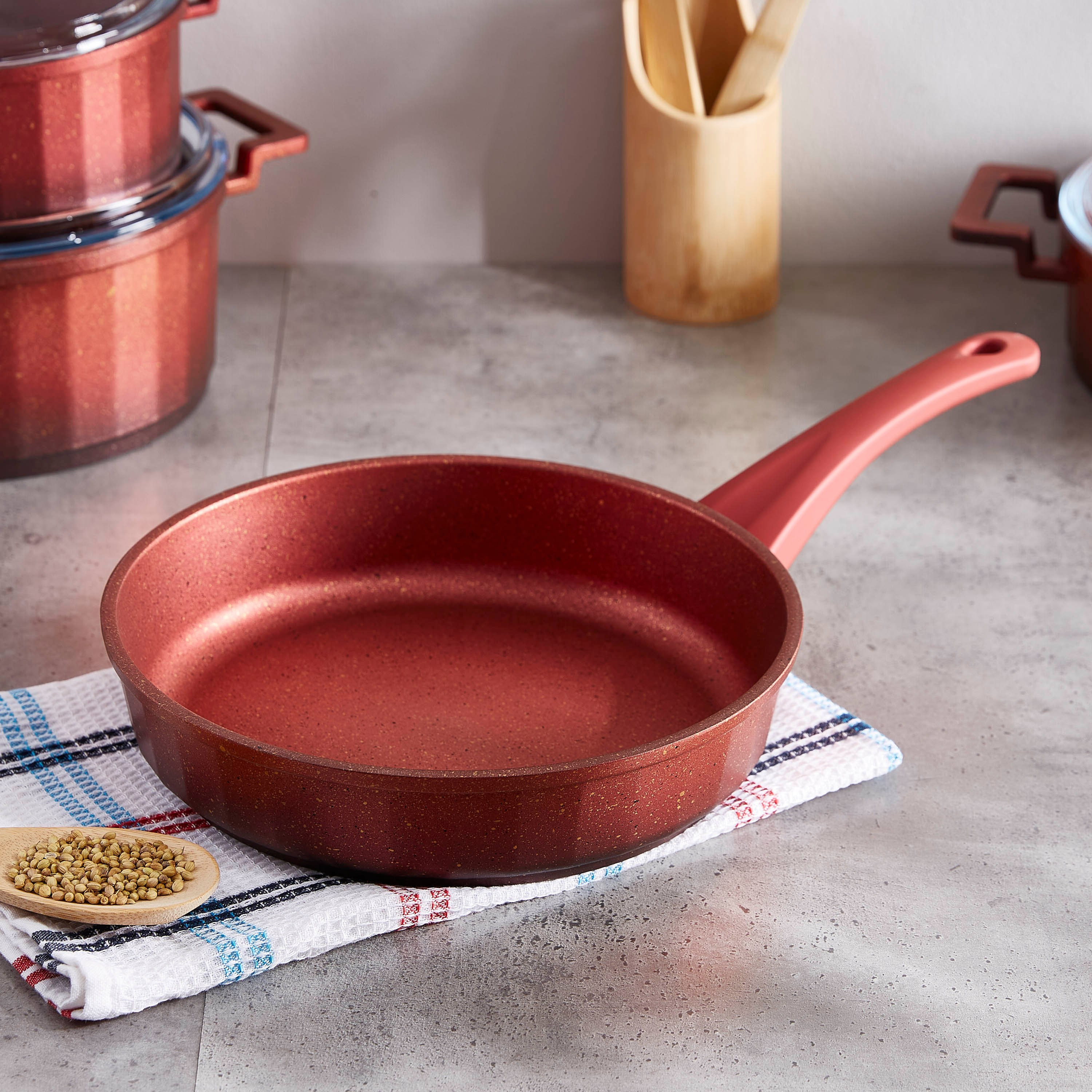 طقم أواني طهي ثقيلة دايكاست قابلة للاستخدام في الفرن من لا كوتشينا -7 قطع-hbxkitchen-kitchenware-foodpreparation-image-6