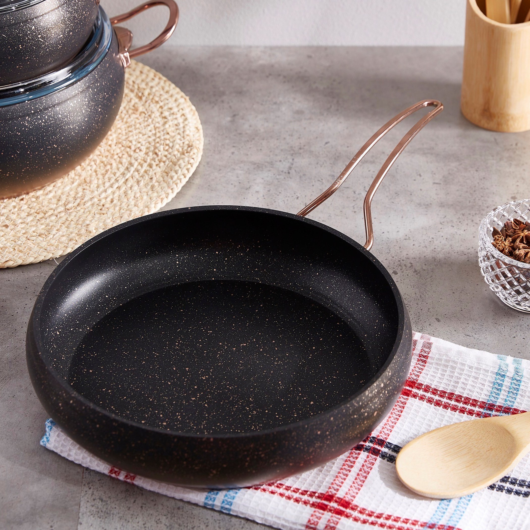 طقم أواني طهي ثقيلة مطليّة آمن للاستخدام في الفرن من لا كوتشينا -7 قطع-hbxkitchen-kitchenware-foodpreparation-image-5