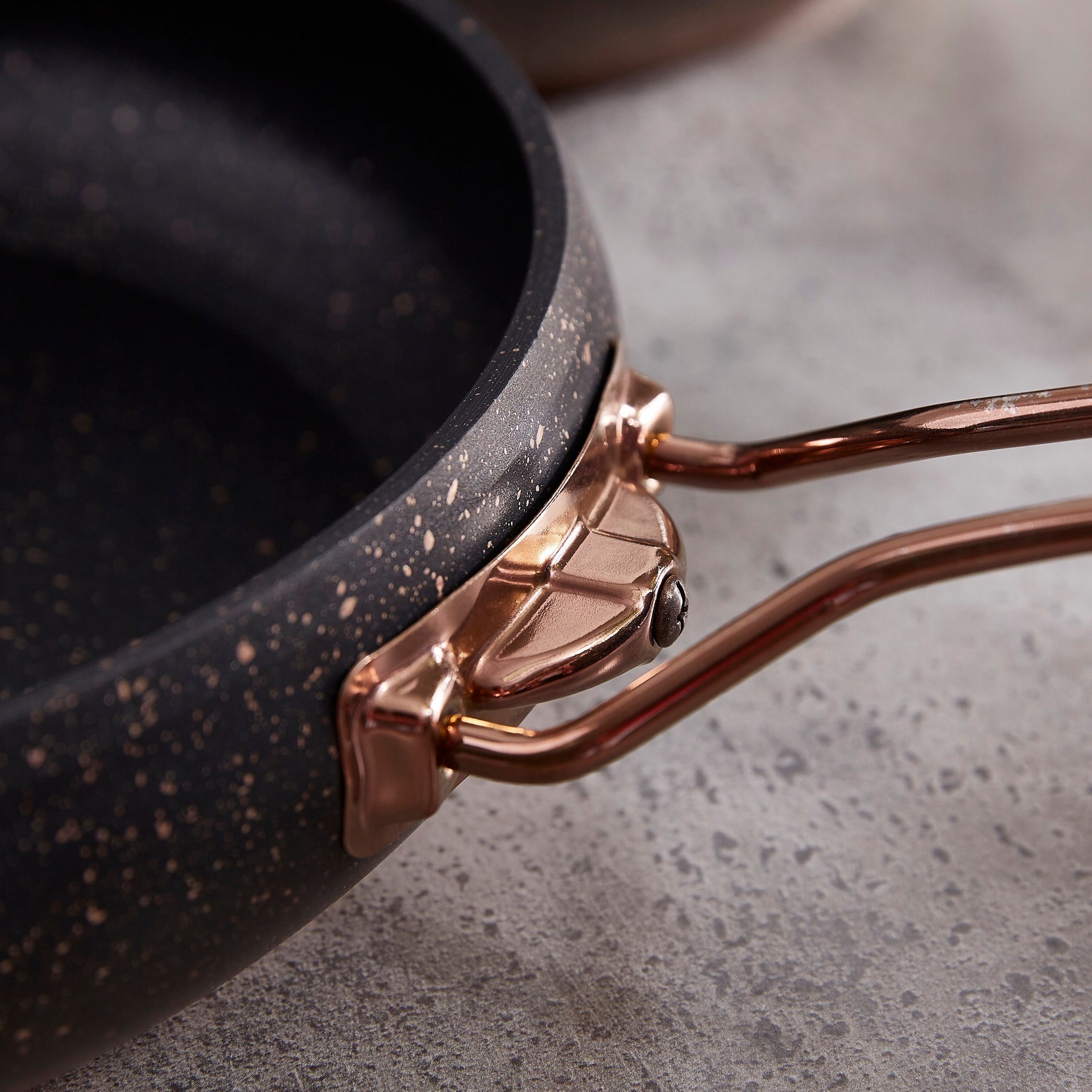 طقم أواني طهي ثقيلة مطليّة آمن للاستخدام في الفرن من لا كوتشينا -7 قطع-hbxkitchen-kitchenware-foodpreparation-image-7