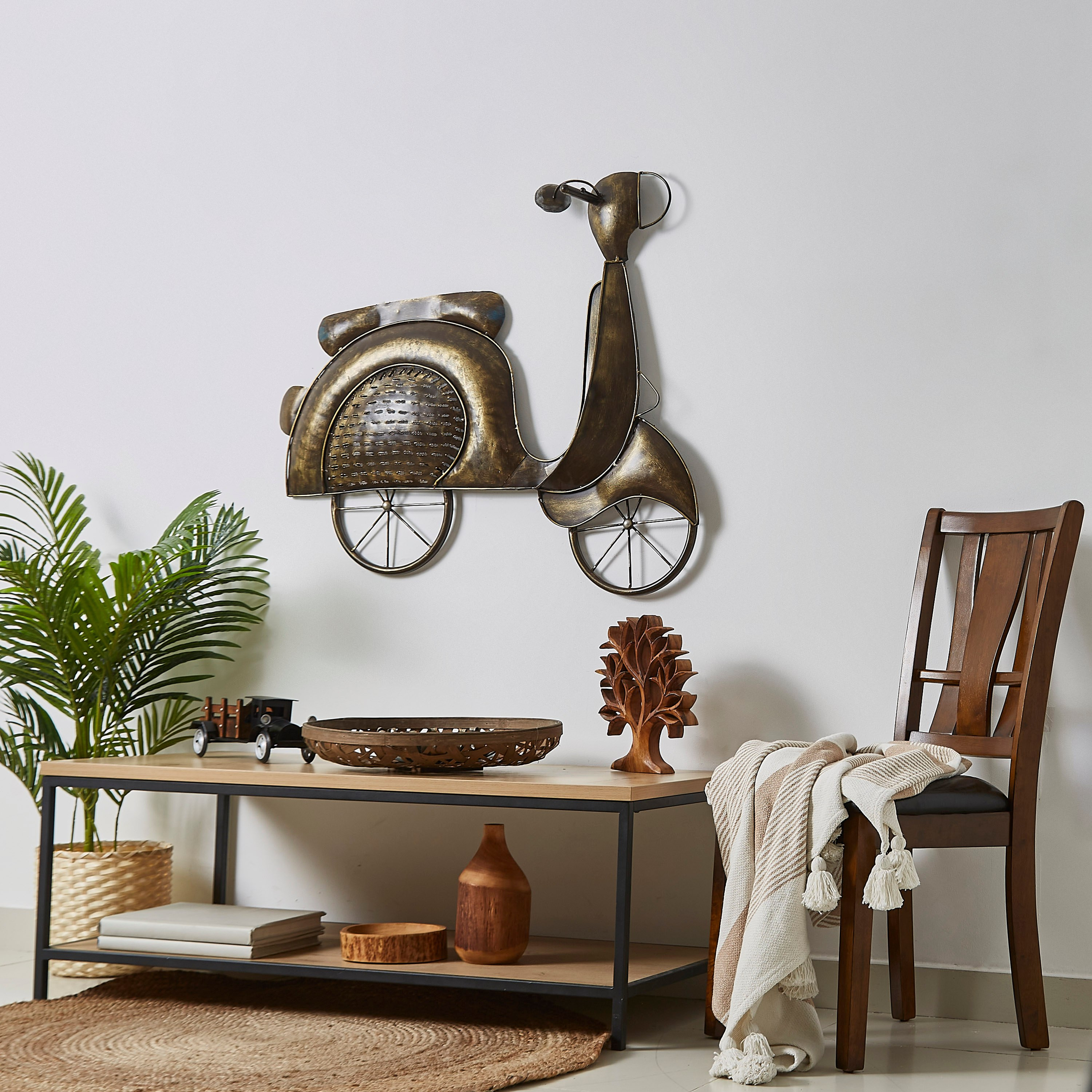 قطعة ديكور بتصميم سكوتر كلاسيكي من إيبيزا-hbxdiningroom-walldecor-wallart-image-4