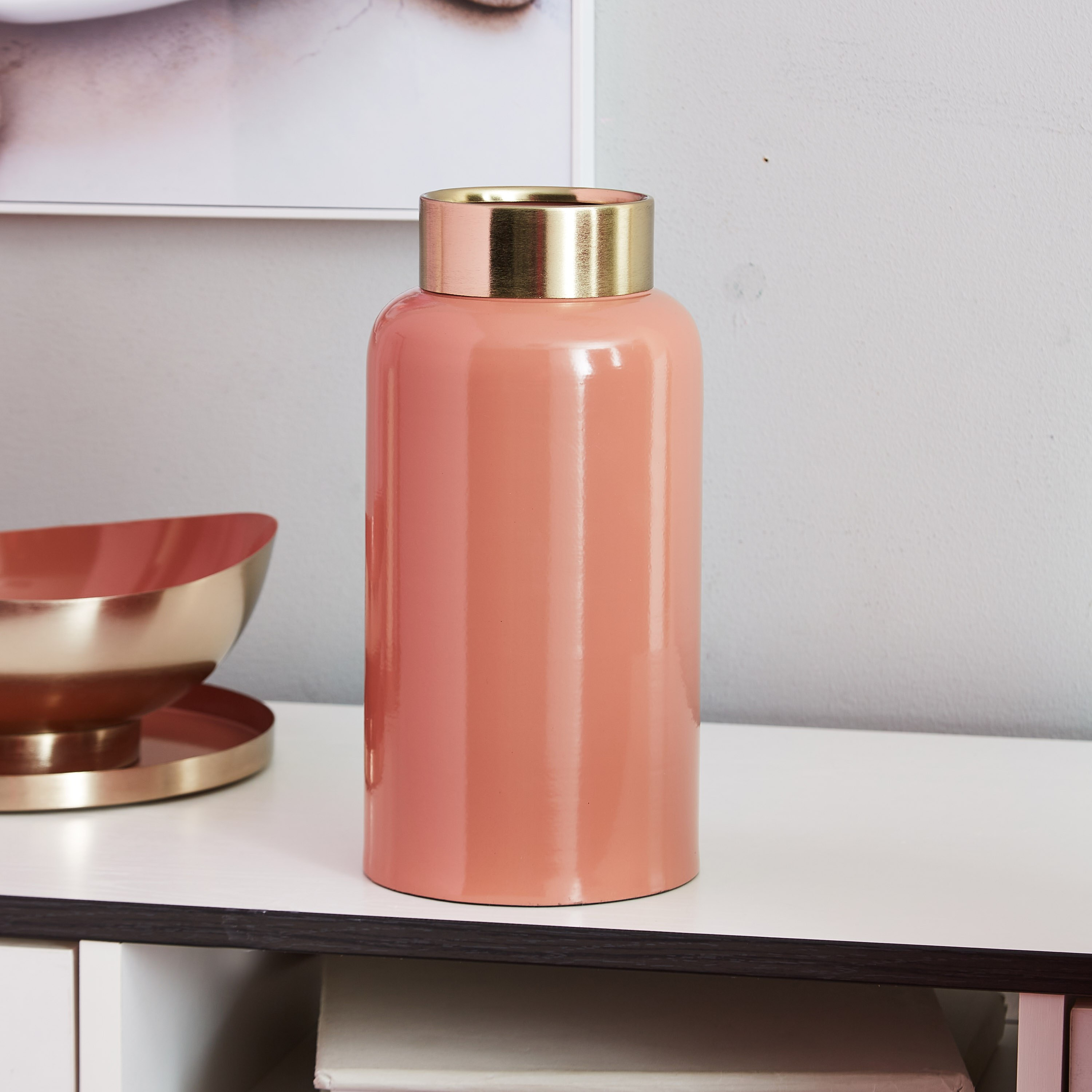 مزهرية معدنية مطلية من إيزنا-hbxbedroom-decorandaccessories-vases-image-2