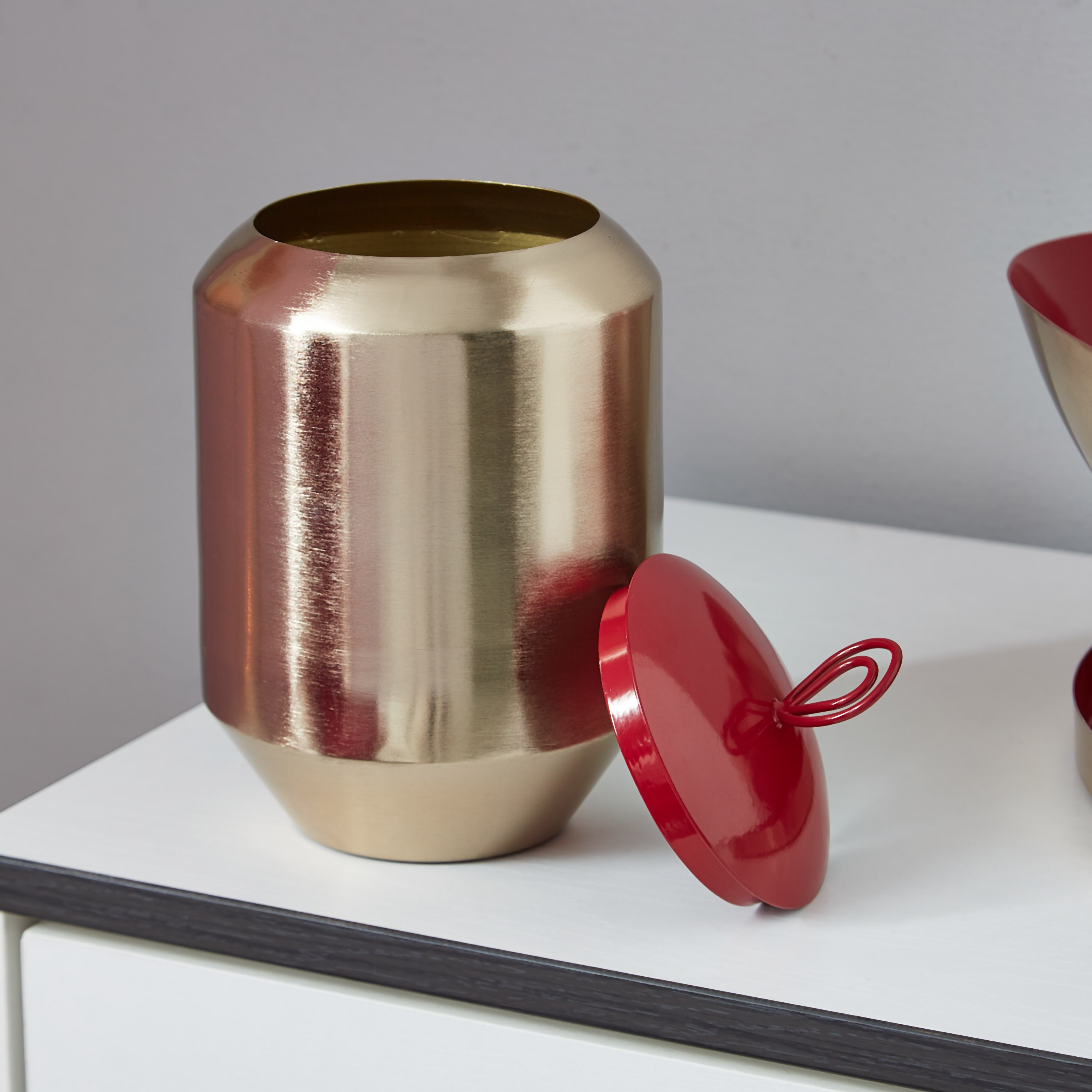 جرة مستديرة معدنية بارزة الملمس من إيزنا-hbxdiningroom-decorandaccessories-figurinesandornaments-image-2