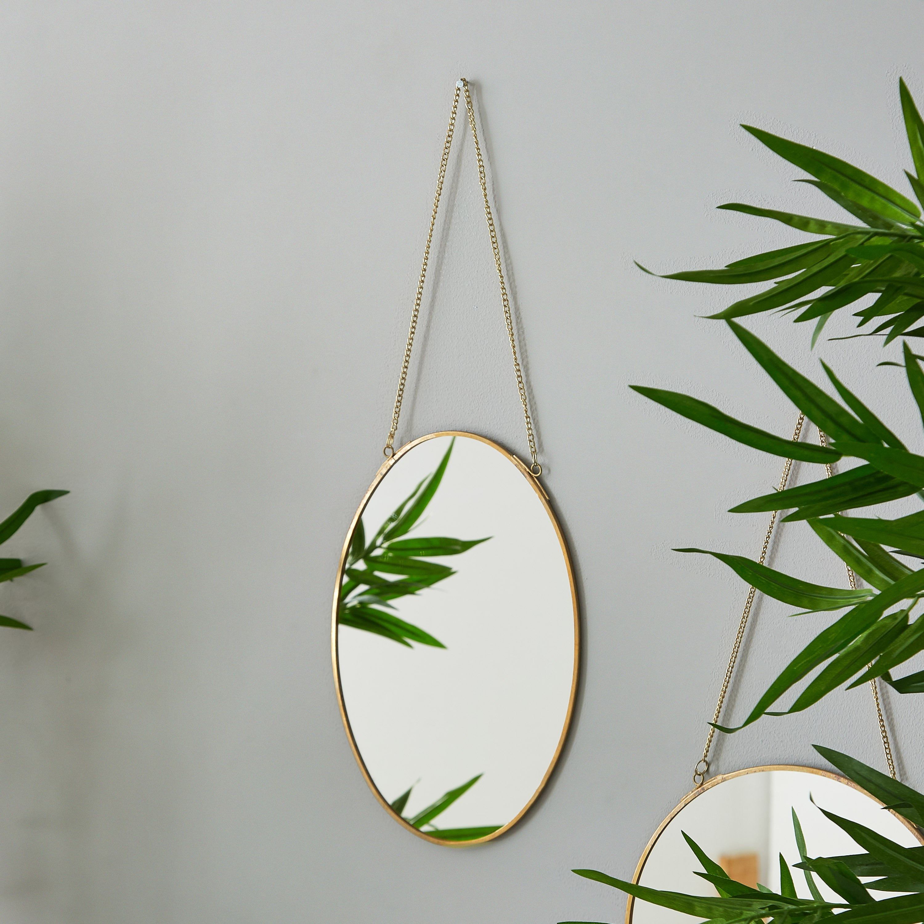 Izna Metal Oval Mirror with Chain - 19x1x30 cm-hbxhomeware-hbxdecorandfurnishings-image-1