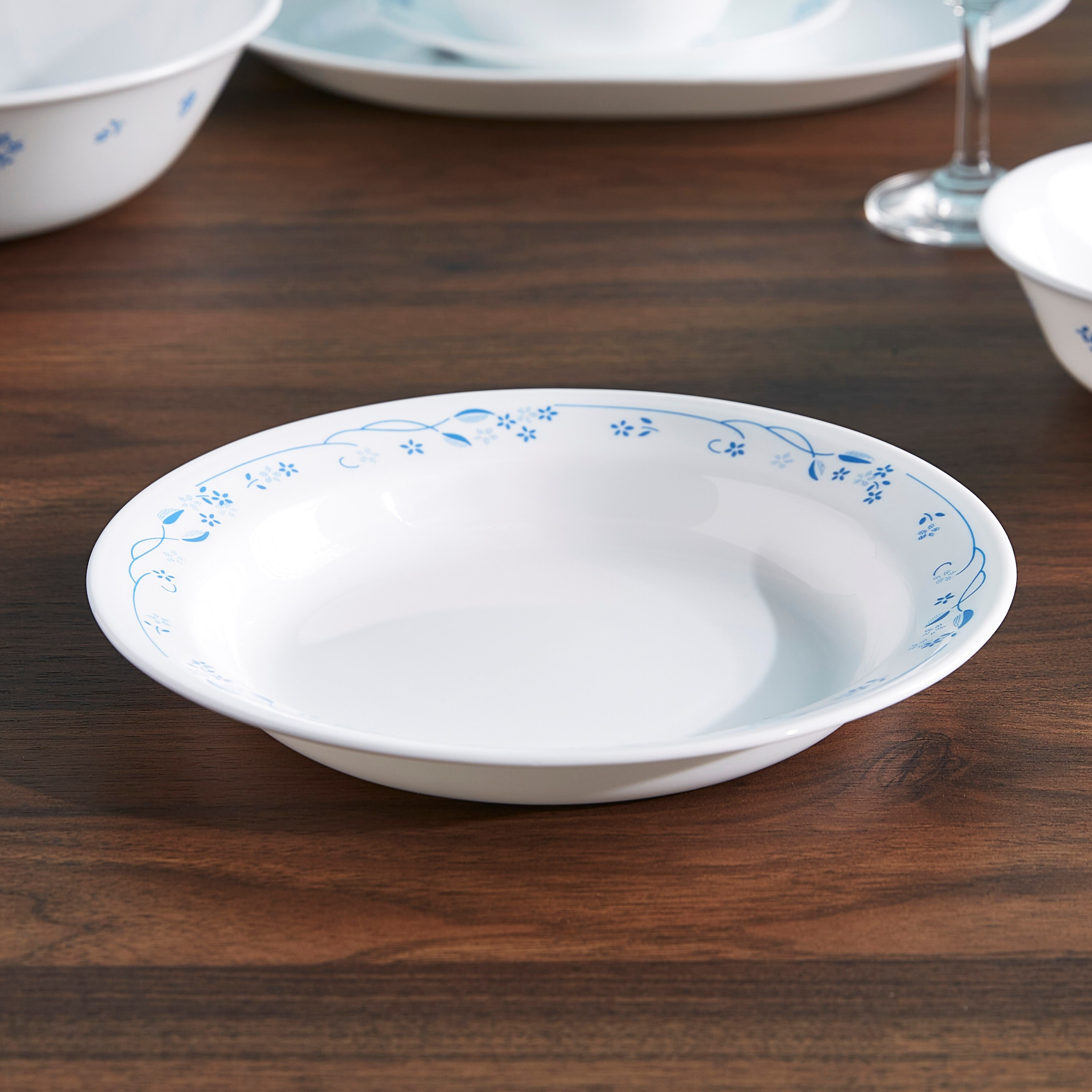 صحن حساء بحواف زرقاء من كوريل بروفينشال - 21 سم-hbxdecorandfurnishings-tabletop-crockery-image-1