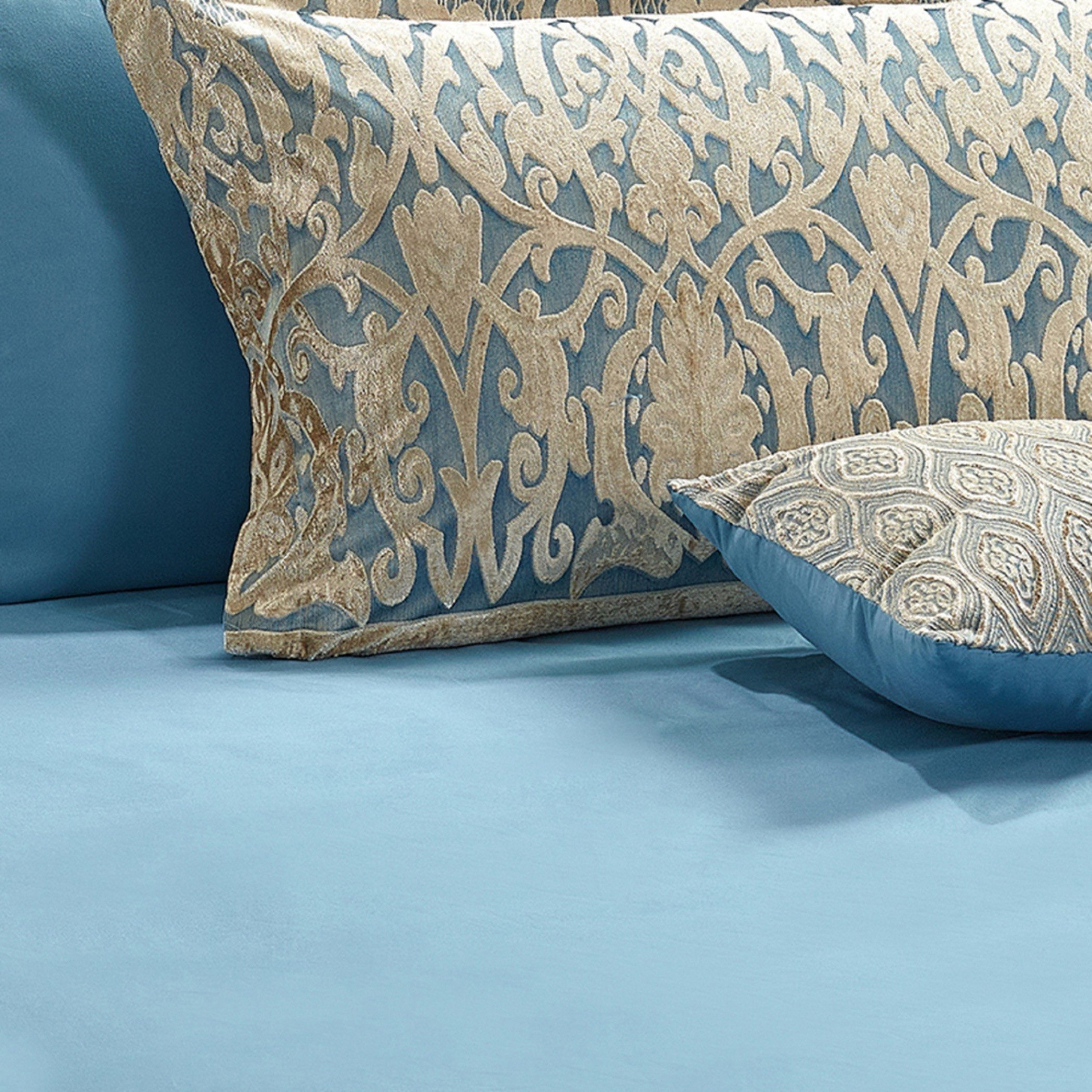 Ziya 10-Piece Jacquard King BIAB Comforter Set - 220x240 cm-hbxhomeware-hbxdecorandfurnishings-image-3