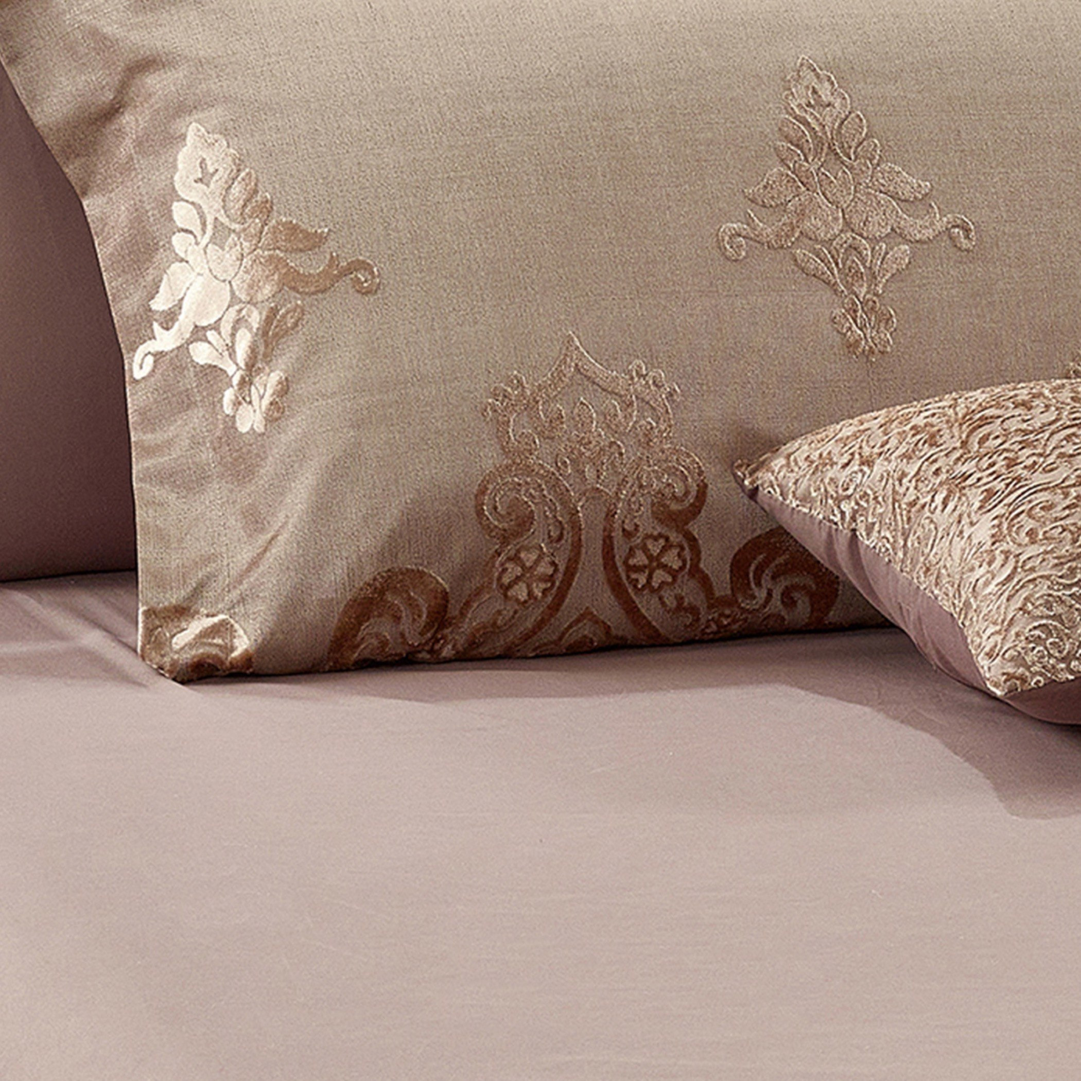 طقم لحاف سوبر كينج جاكار -12 قطعة من عليا - 220x240 سم-hbxhomeware-hbxdecorandfurnishings-image-2