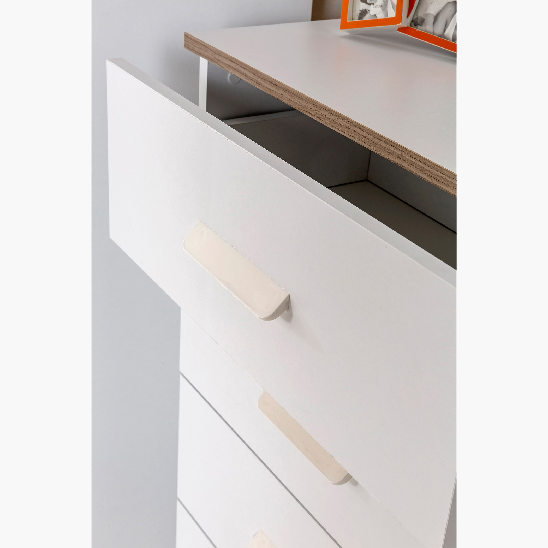 وحدة تخزين بـ4 أدراج من ترافيس-hbxfurniture-dressersandchests-chestofdrawers-image-4