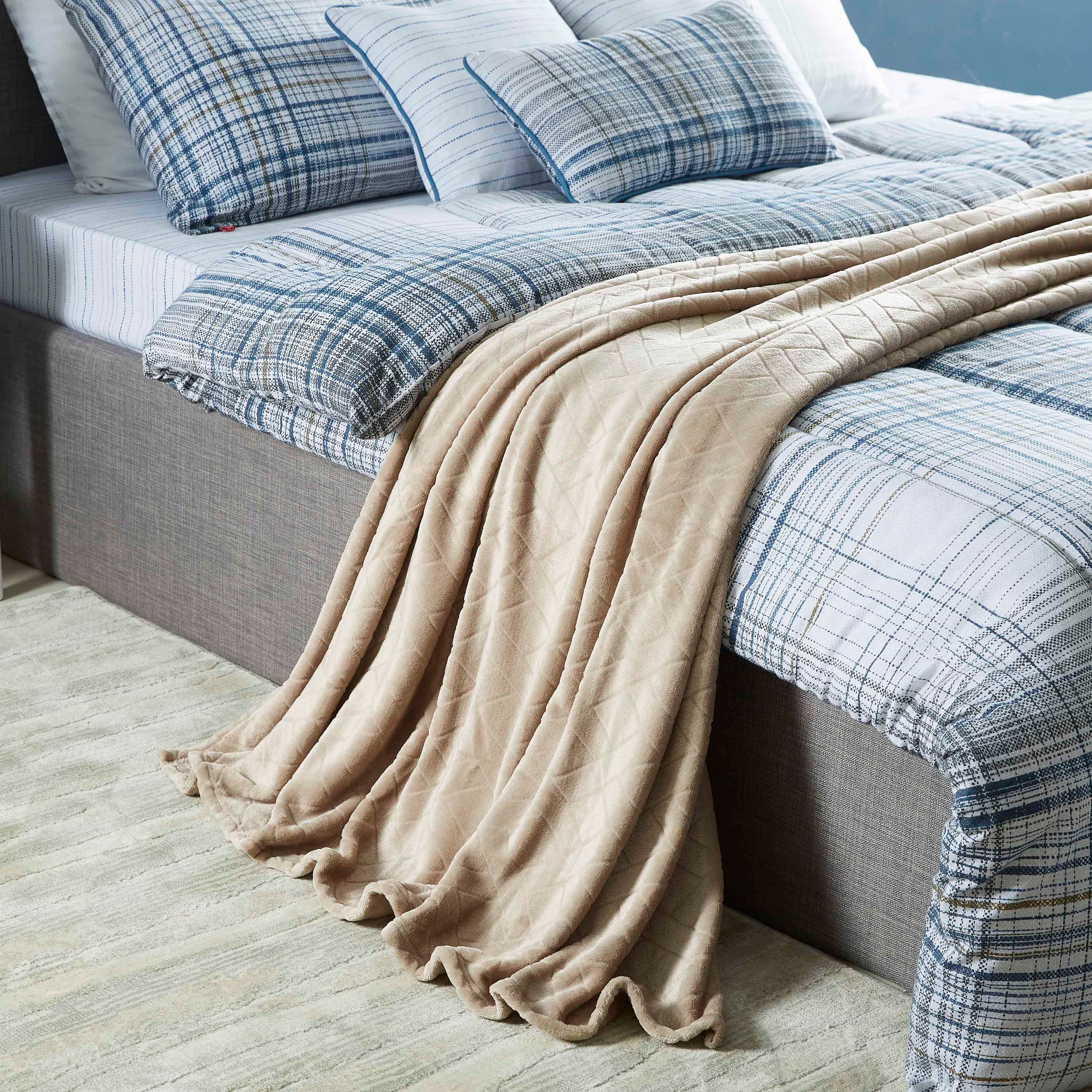 بطانية فلانيل كوين منقوشة من نوفا - 200x220 سم-hbxhomeware-hbxbedroom-image-1