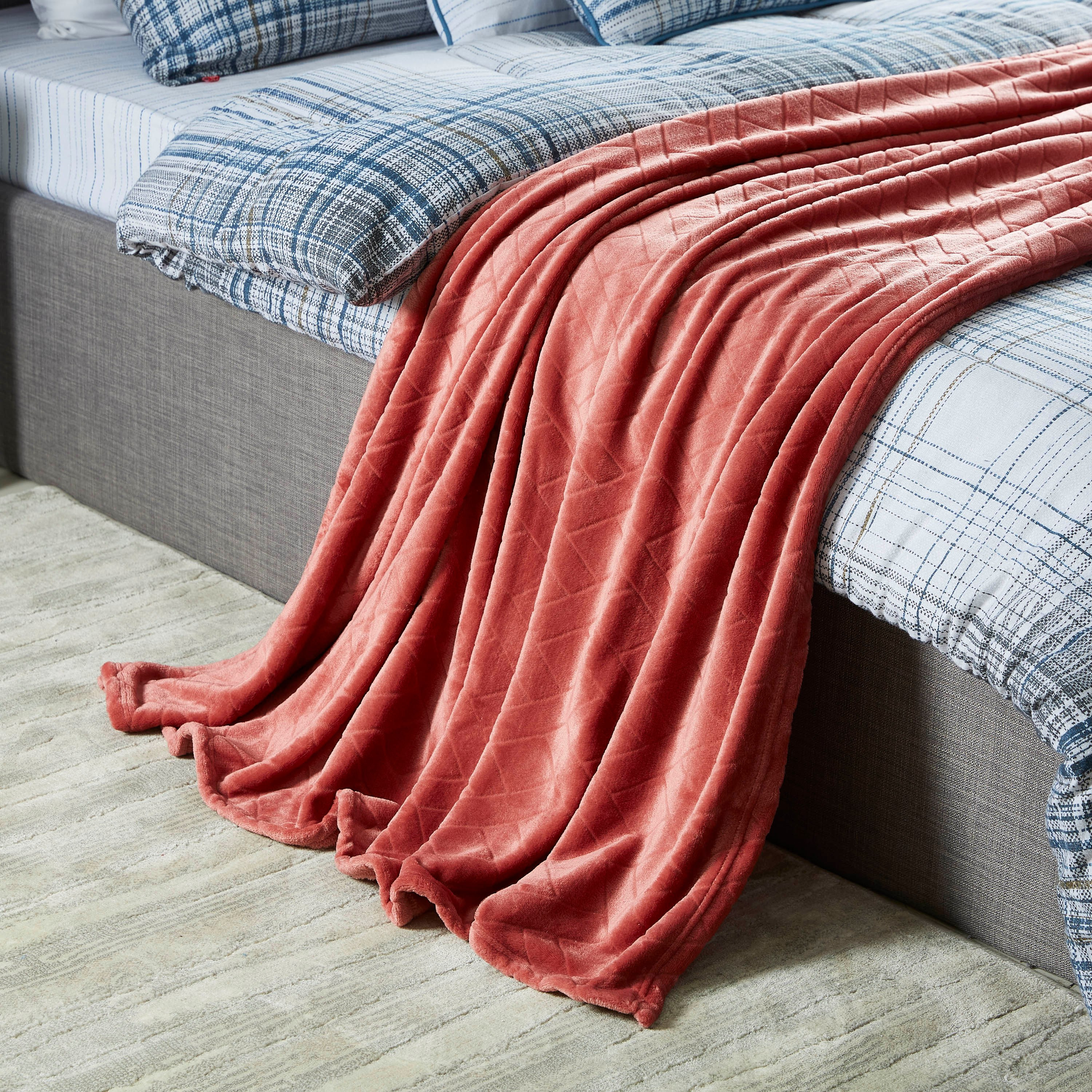 بطانية فلانيل مزدوجة منقوشة من نوفا- 150x200 سم-hbxhomeware-hbxbedroom-image-1