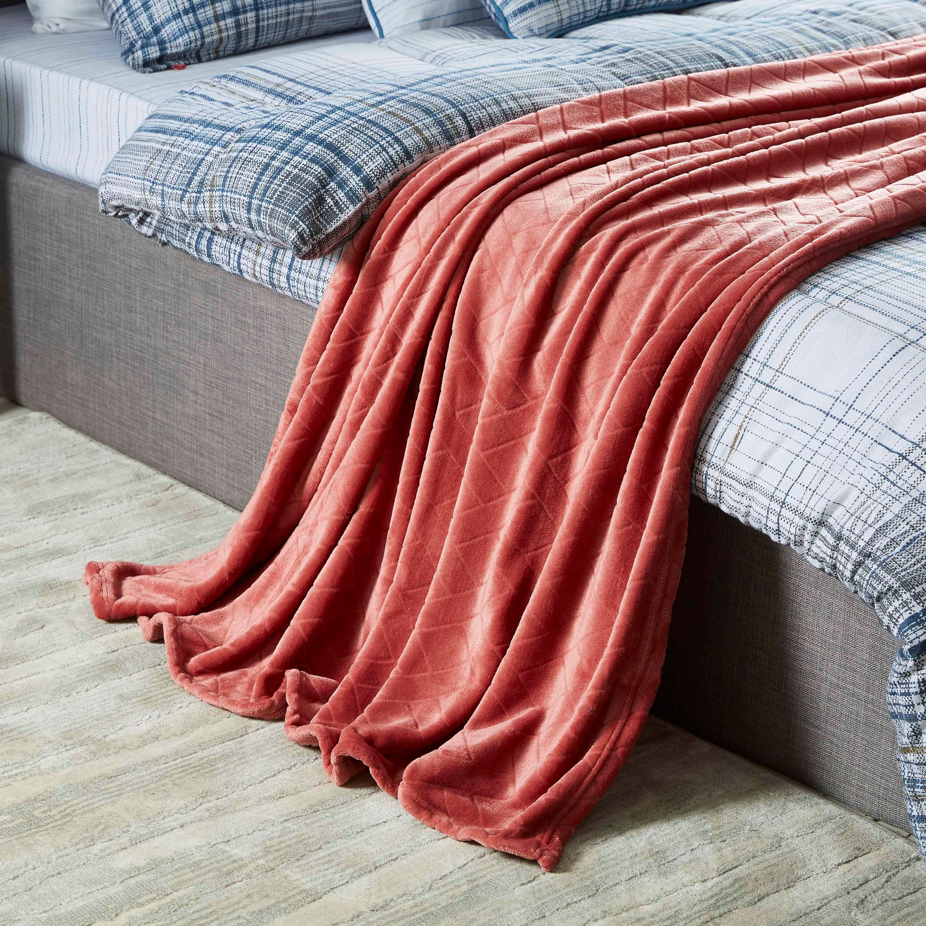 بطانية فلانيل كوين منقوشة من نوفا - 200x220 سم-hbxhomeware-hbxbedroom-image-1