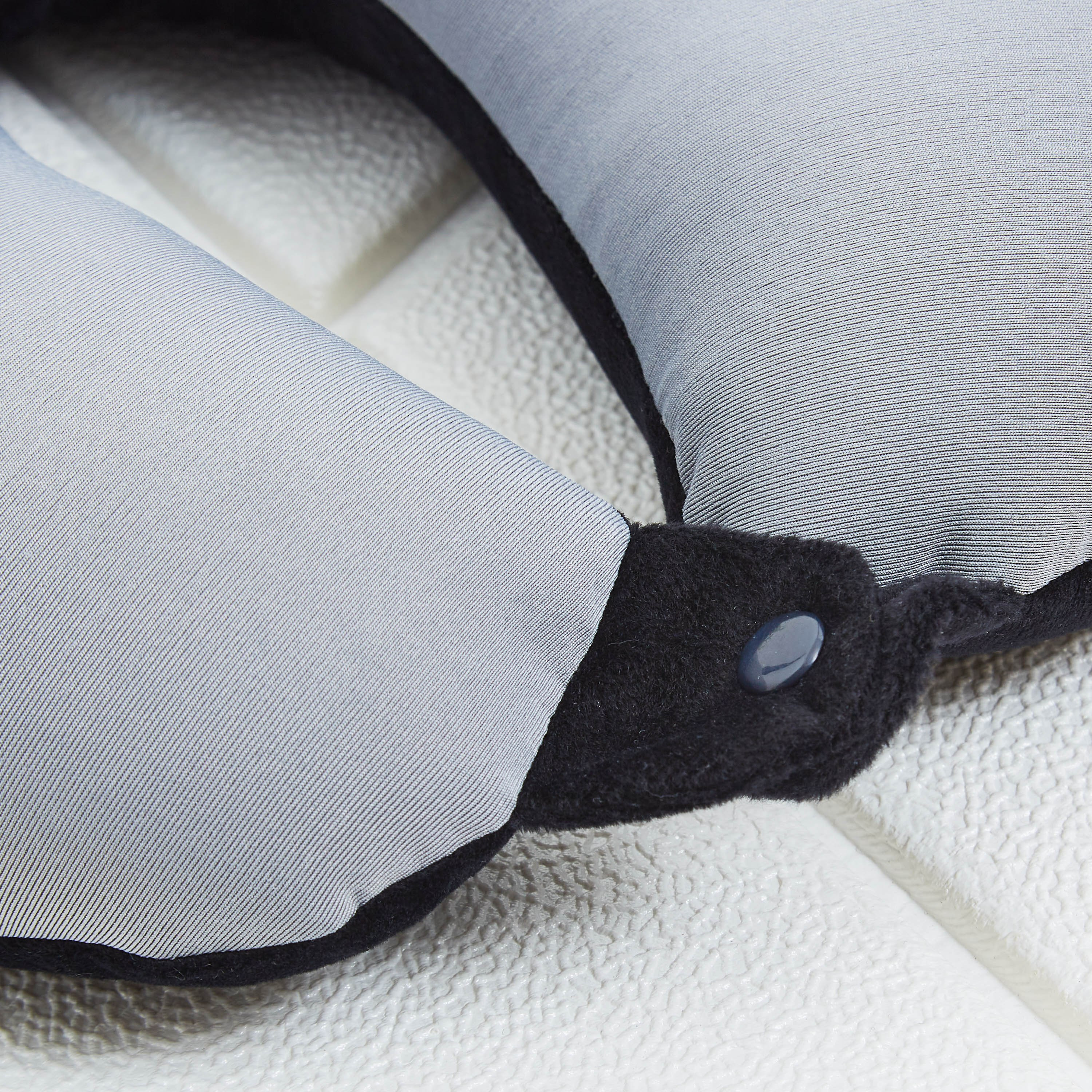 U-Shaped Neck Travel Pillow - 31x30 cm-hbxdecorandfurnishings-homeaccessories-novelties-image-2