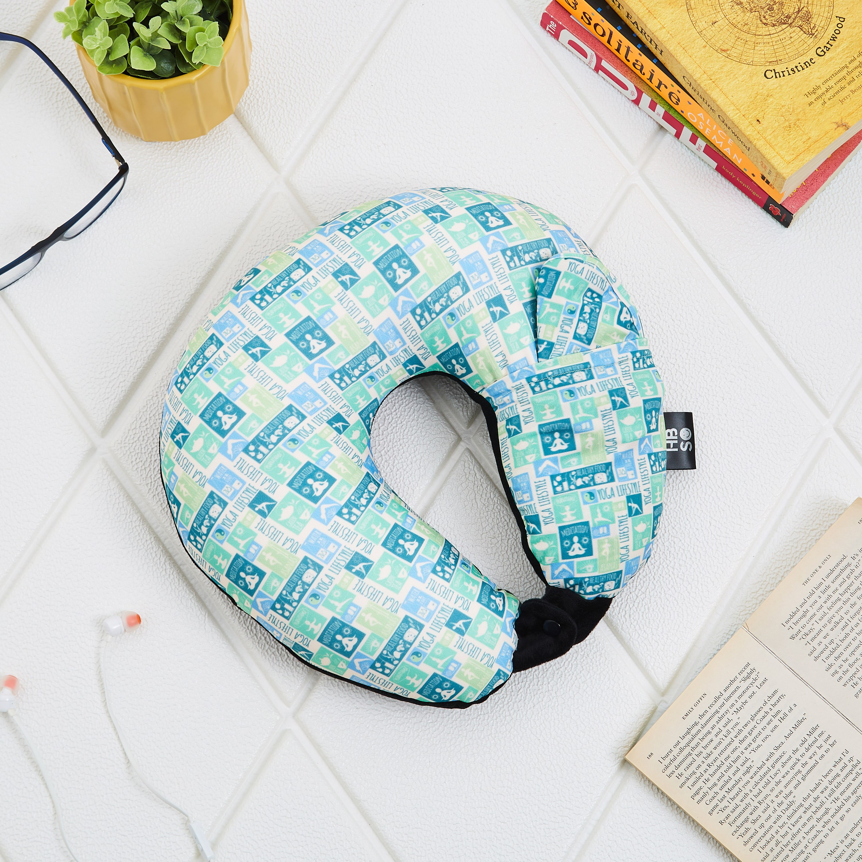 وسادة سفر للرقبة بشكل u وطبعات يوجا رقميّة مع قناع وجه-hbxdecorandfurnishings-homeaccessories-novelties-image-2