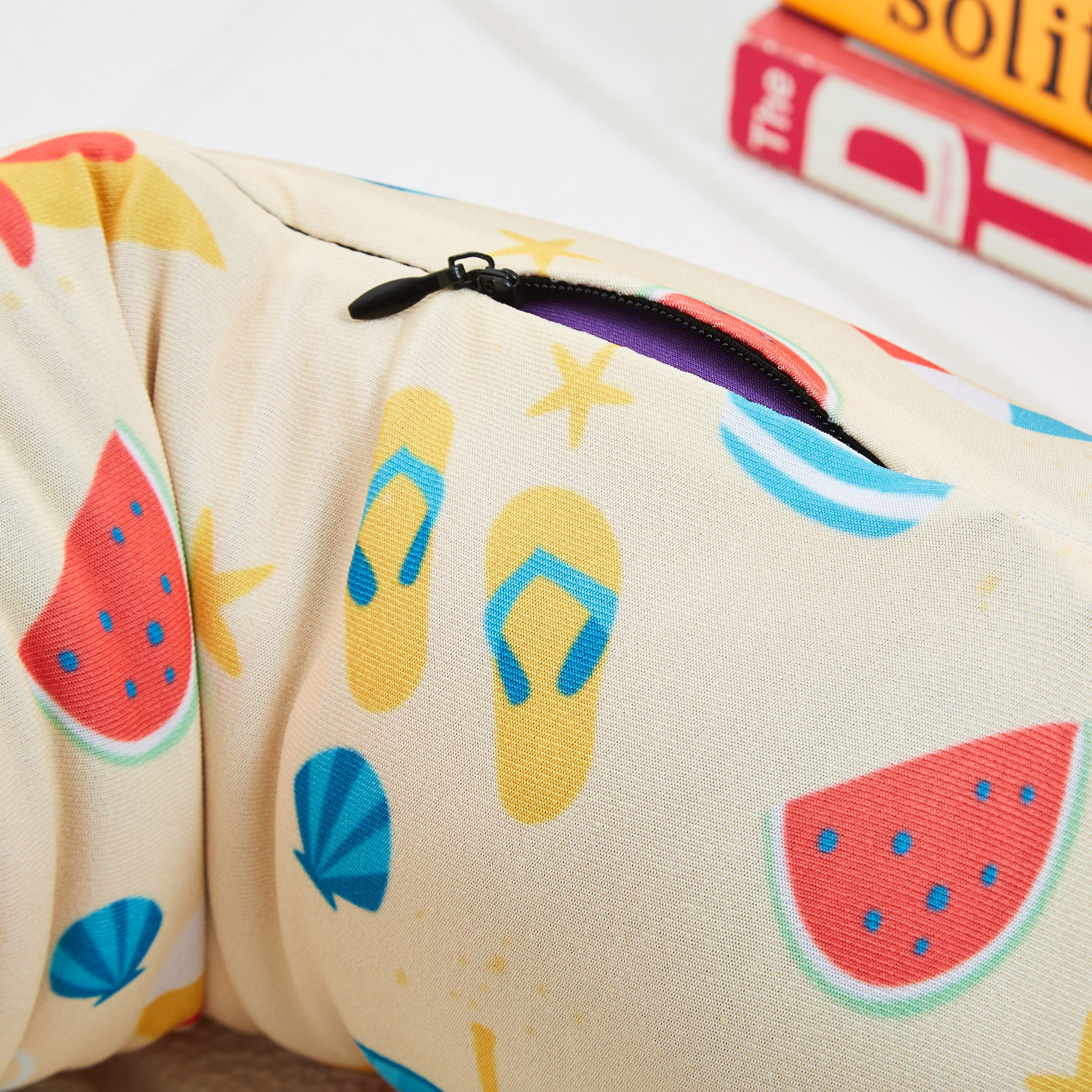 وسادة عنق للسفر بطبعات رقمية - 31x30 سم-hbxdecorandfurnishings-homeaccessories-novelties-image-3