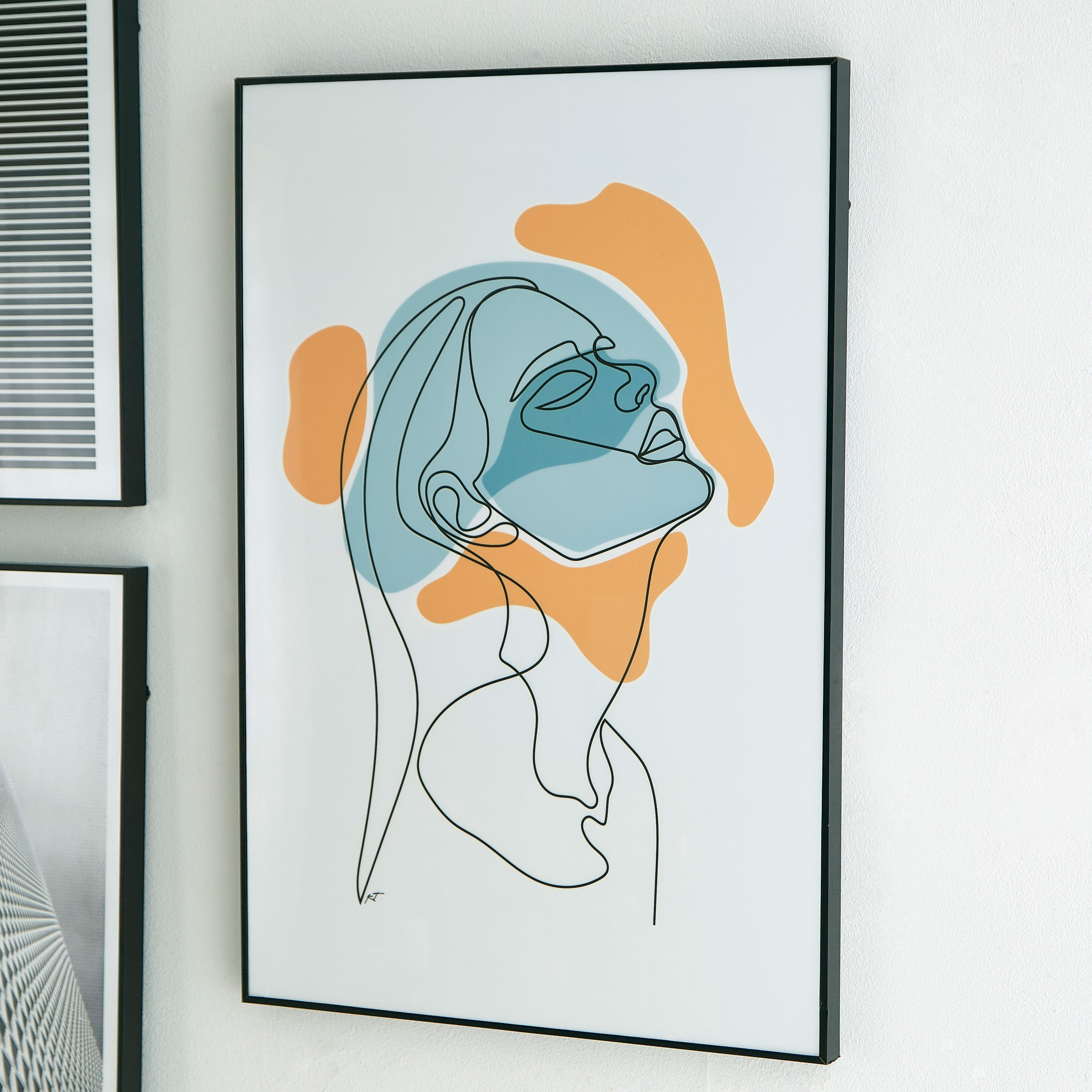 لوحة مؤطرة لامعة بتصميم وجه فتاة من كيا - 40x3x60 سم-PROMO_HB_AE_B1G1_250925-image-2