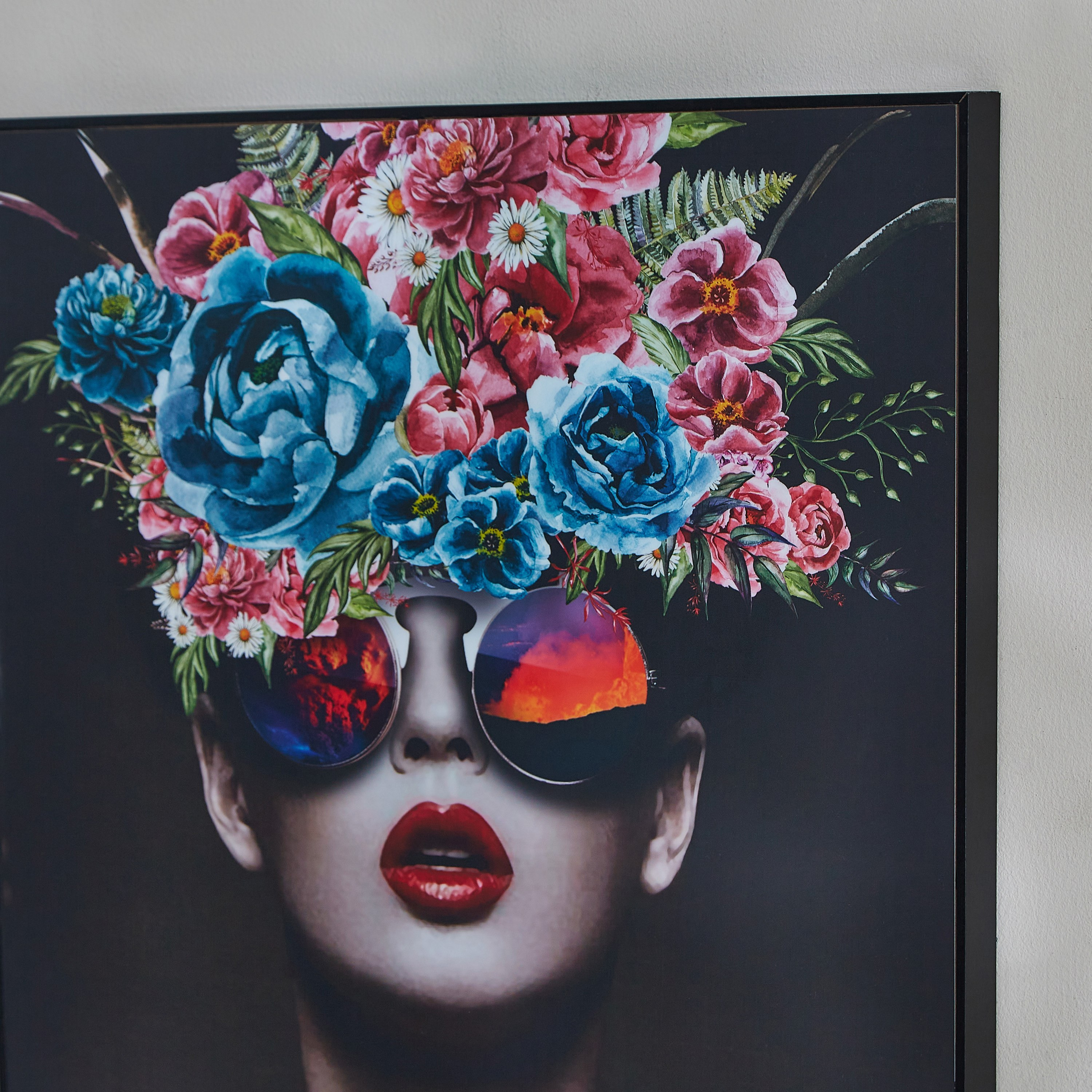 Kia Lady with Head Gear Glossy Framed Picture-hbxhomeware-hbxdecorandfurnishings-image-3