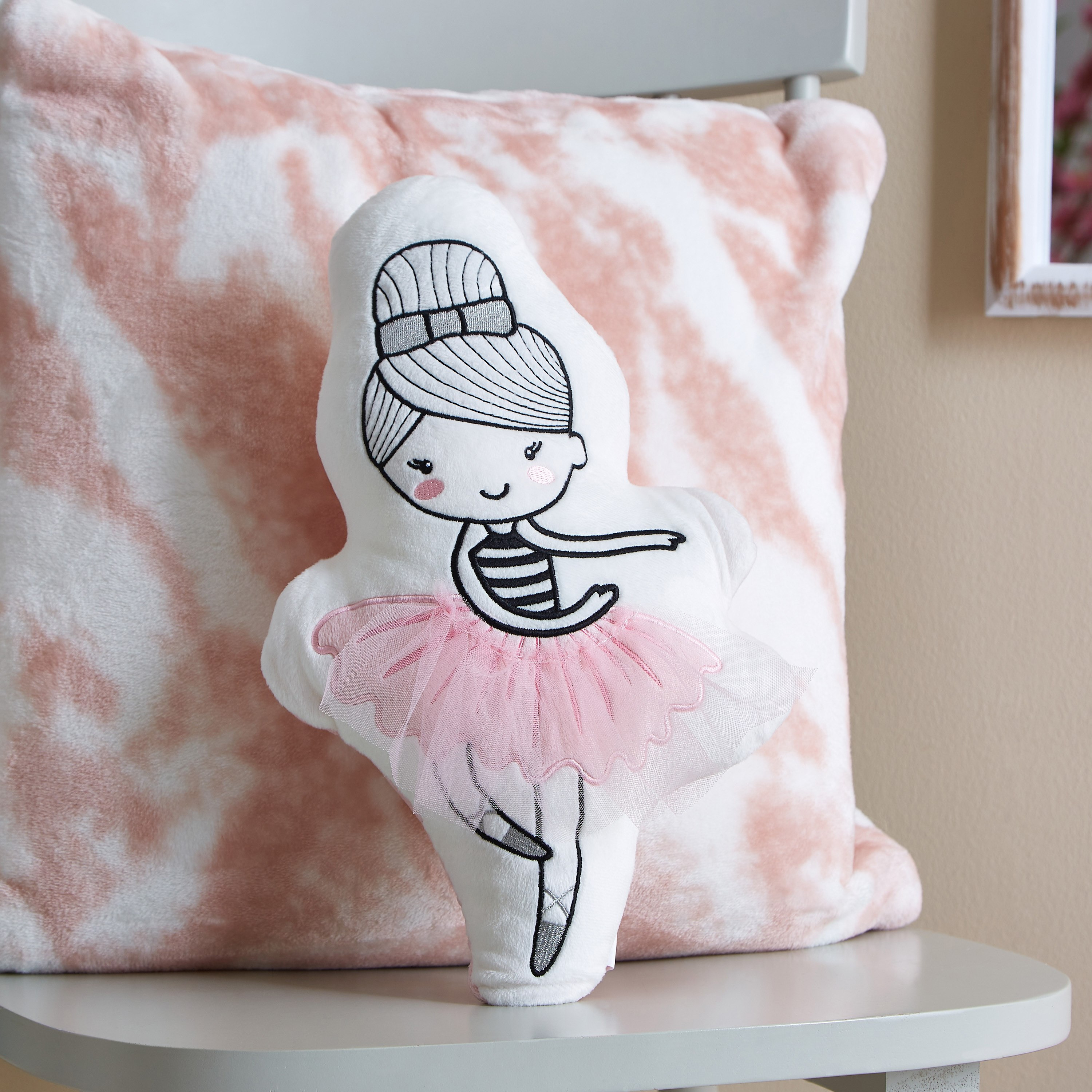 وسادة مخملية على شكل باليرينا مع تنورة مكشكشة - 36x23 سم-hbxhomeware-hbxkidsandyouth-image-1